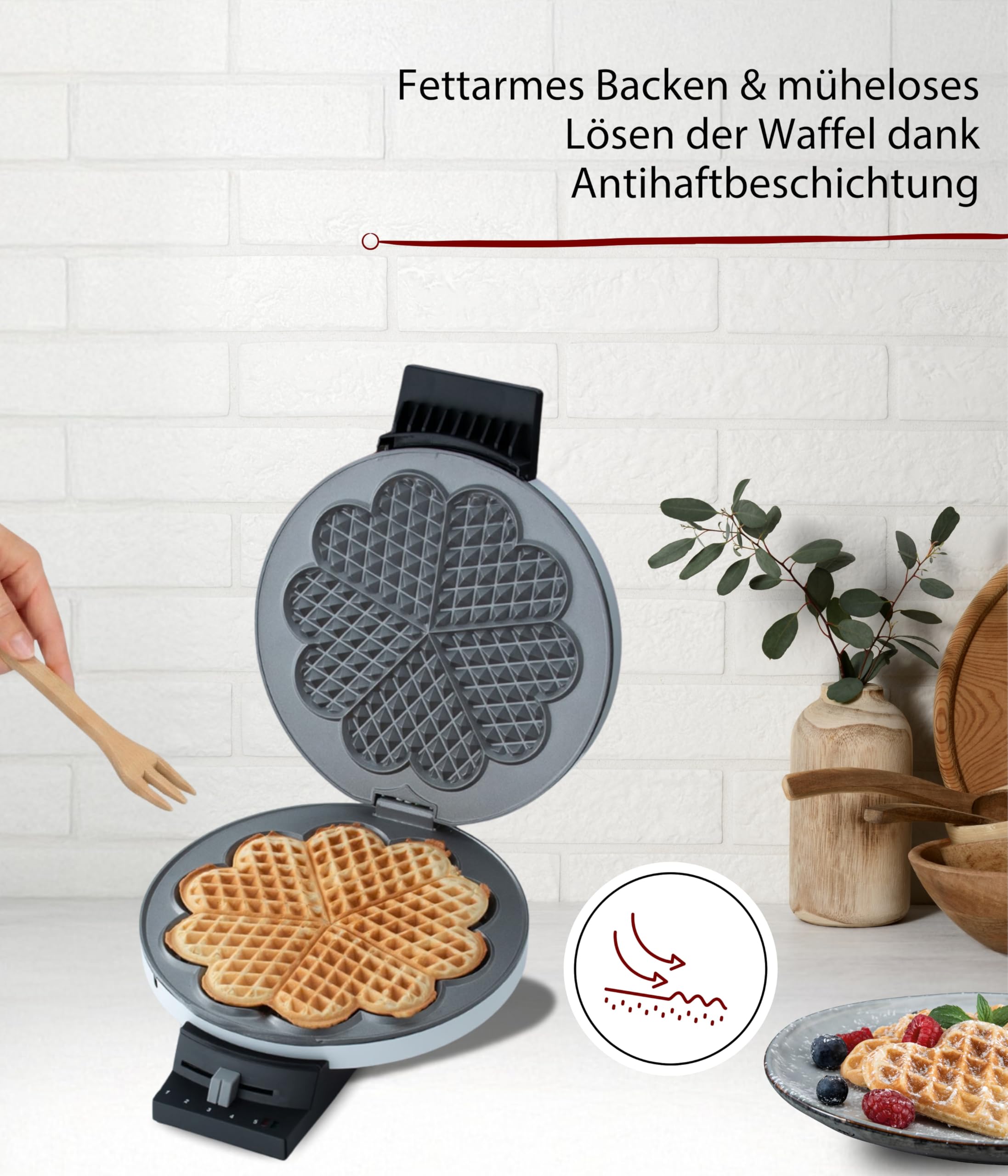 Cloer 120 Waffeleisen für eine XXL-Herzwaffel mit 19,5 cm Durchmesser, Herzwaffeleisen mit Antihaftbeschichtung, stufenlosem Bräunungsgrad und Backampel, Weiß, 930 W