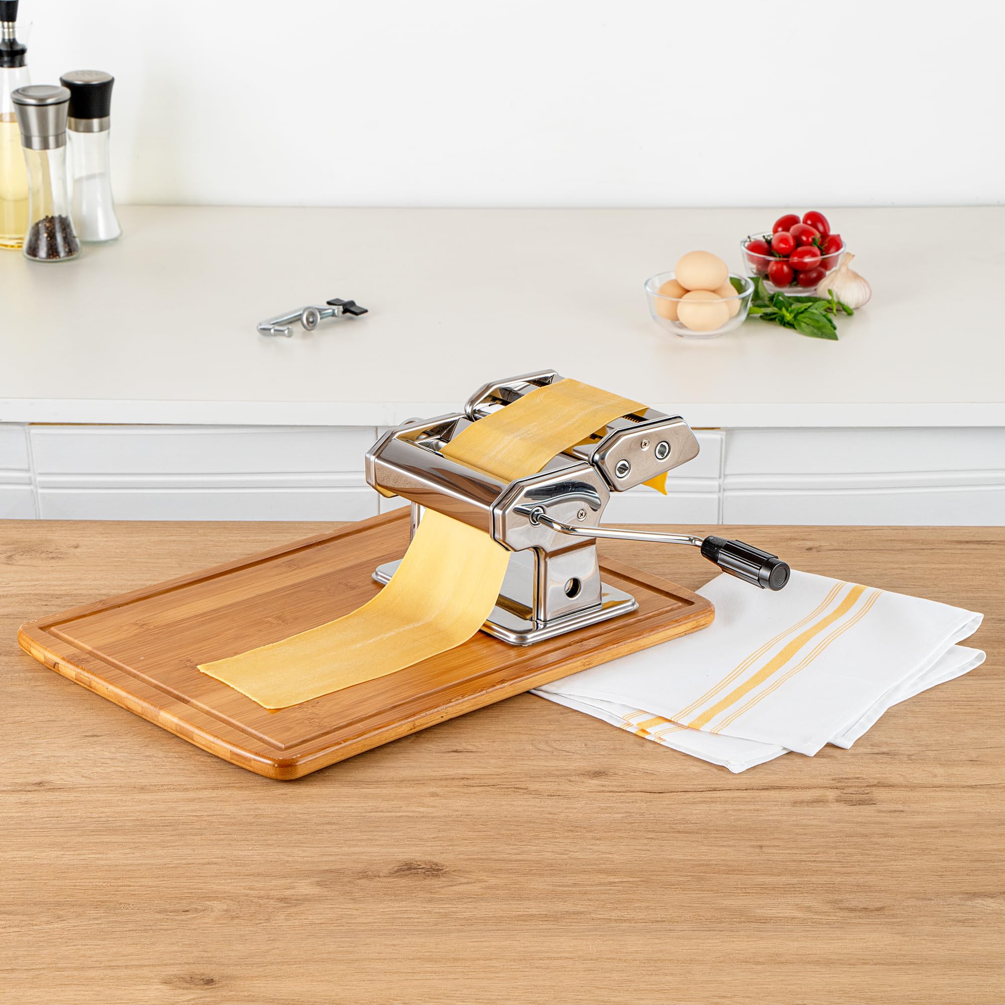 Restaurantware -Met Lux - Máquina para hacer pasta, 1 máquina para hacer pasta con 2 accesorios de corte, 9 ajustes de grosor ajustables, juego de 5 piezas, máquina manual de pasta de acero