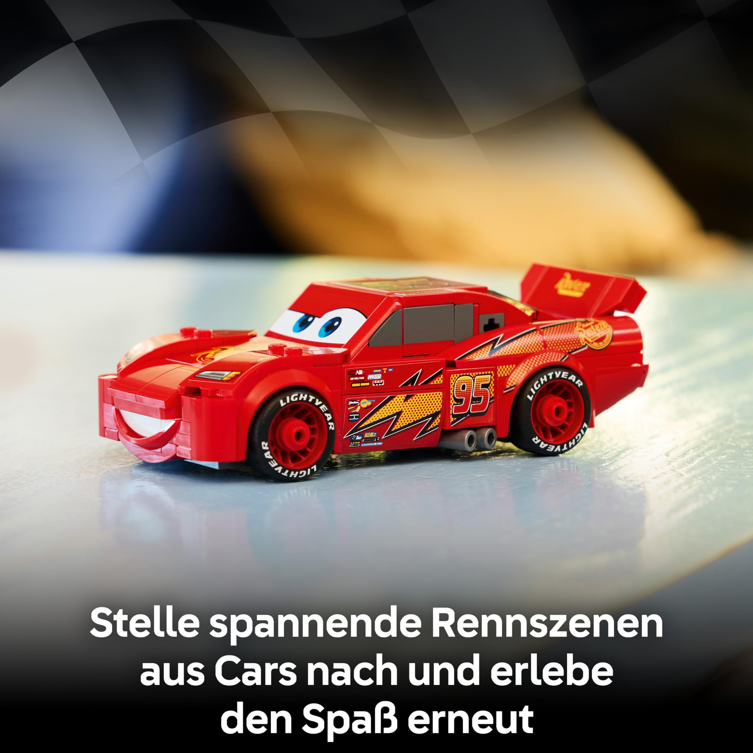 LEGO Speed Champions | Lightning McQueen - Spielzeug zu Cars von Disney Pixar - DIY Deko für Kinderzimmer - Auto Spielset - Kreatives Geschenk für Mädchen, Jungen und Autofans ab 9 Jahren - 77255
