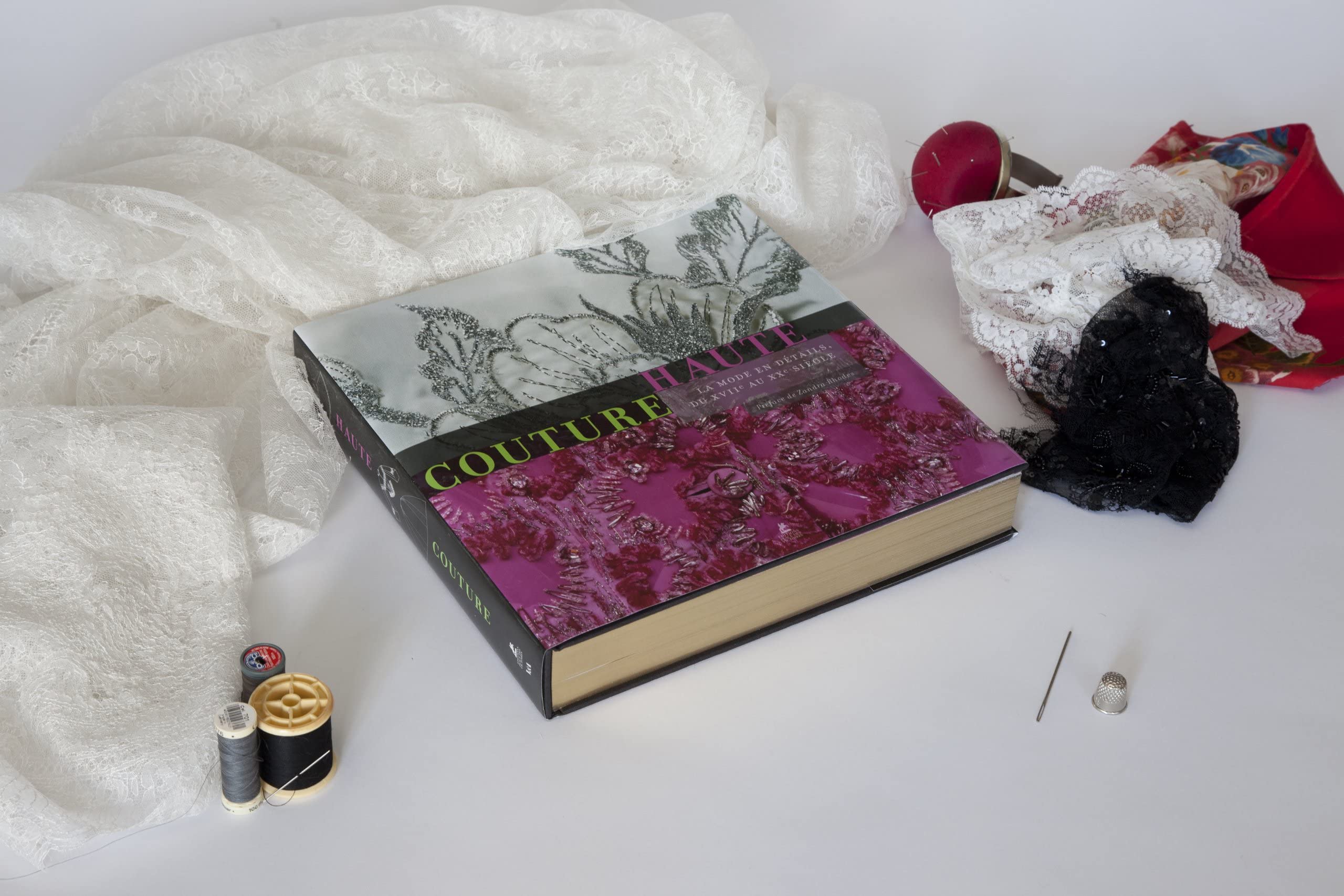 Haute Couture, la Mode en Details, du XVIIe au XXe siecle