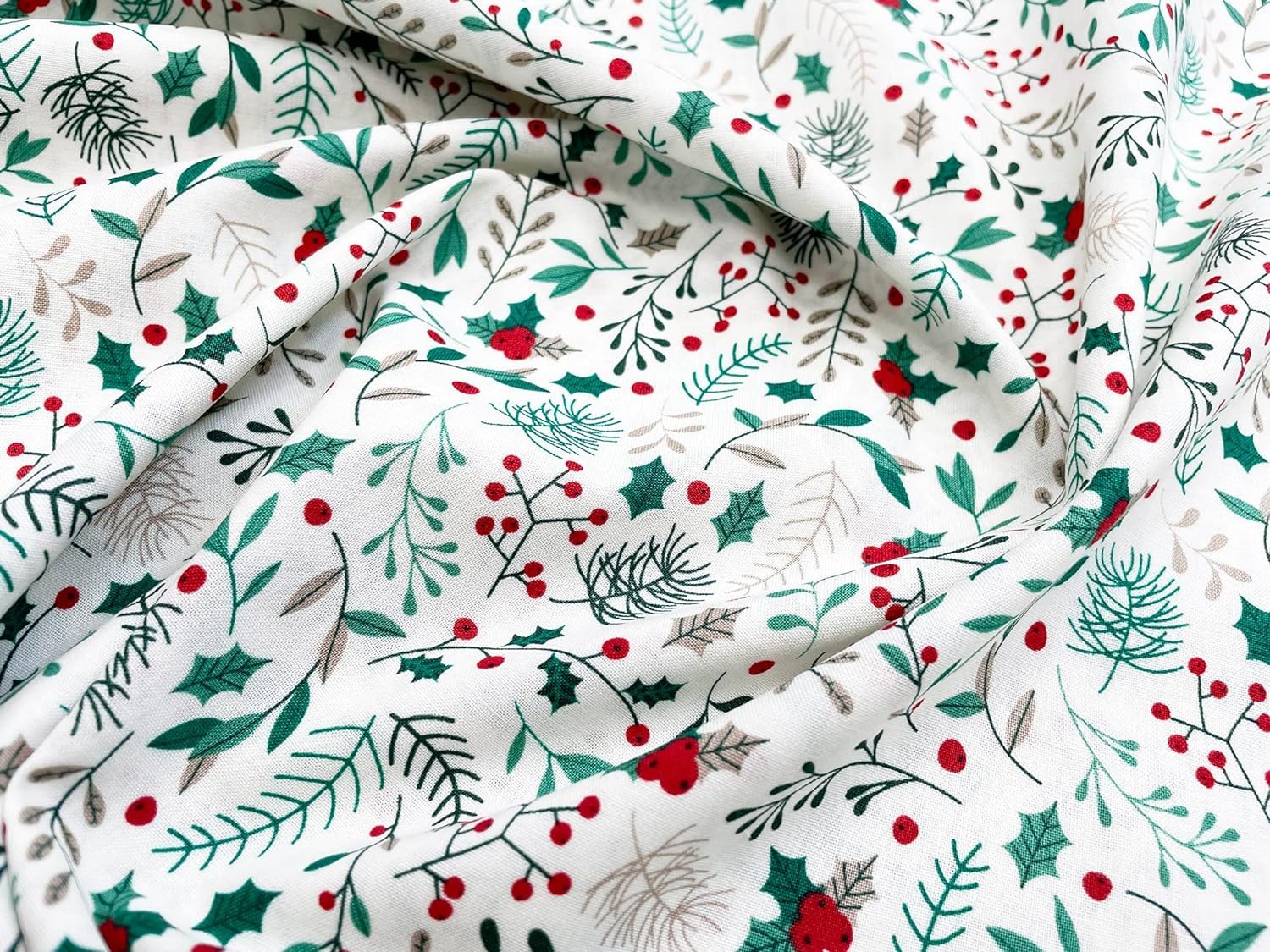 100% Polycotton Christmas Fabric - New Designs (Per Metre) - Xmas Snowflakes Gingerbread Men Stars - Dress Fabric - Simply Sew Crafty™ (Holly & Red Berries, 1 Mtr)
