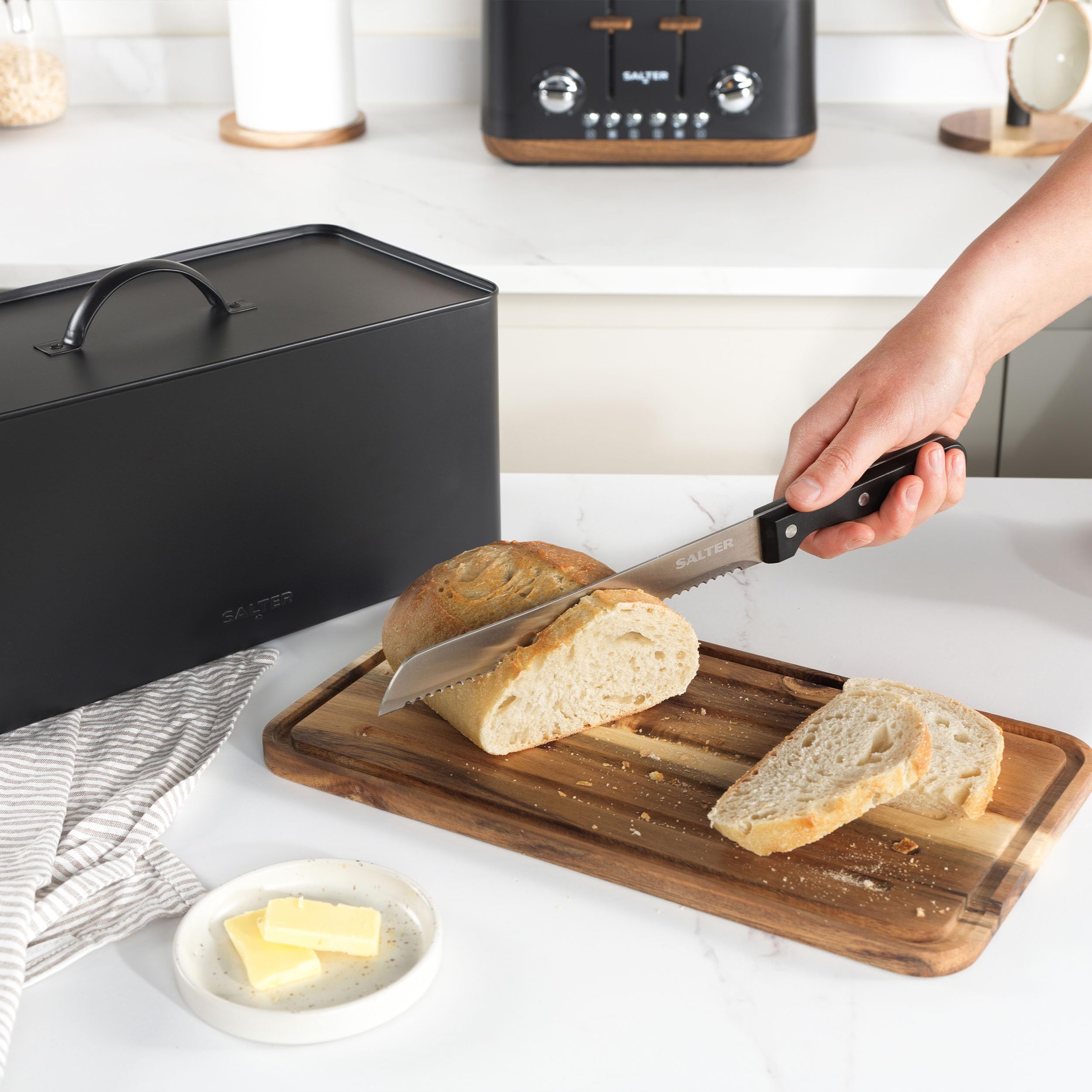 Salter BW13564EU7 Toronto Bread Bin With Chopping Board, Countertop Storage Box With Wooden Base for Cutting & Serving - Image 4
