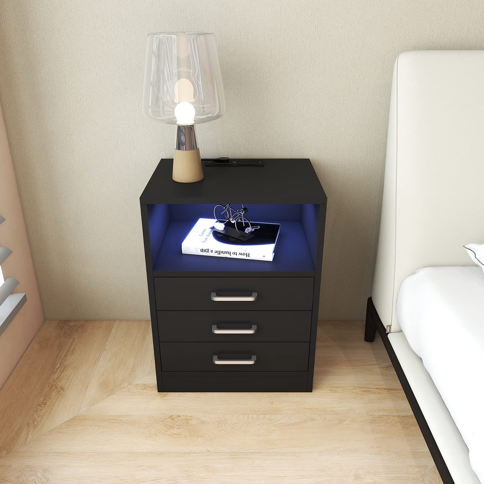 PIPIPOXER Comodino con Stazione di Ricarica con LED Luce, Comodini Camera da Letto con 3 Cassetti, Comodino LED Alta Lucentezza, 16 Colori di Luce a LED, 4 Modalità di Luminosità, Nero(45x40x67cm