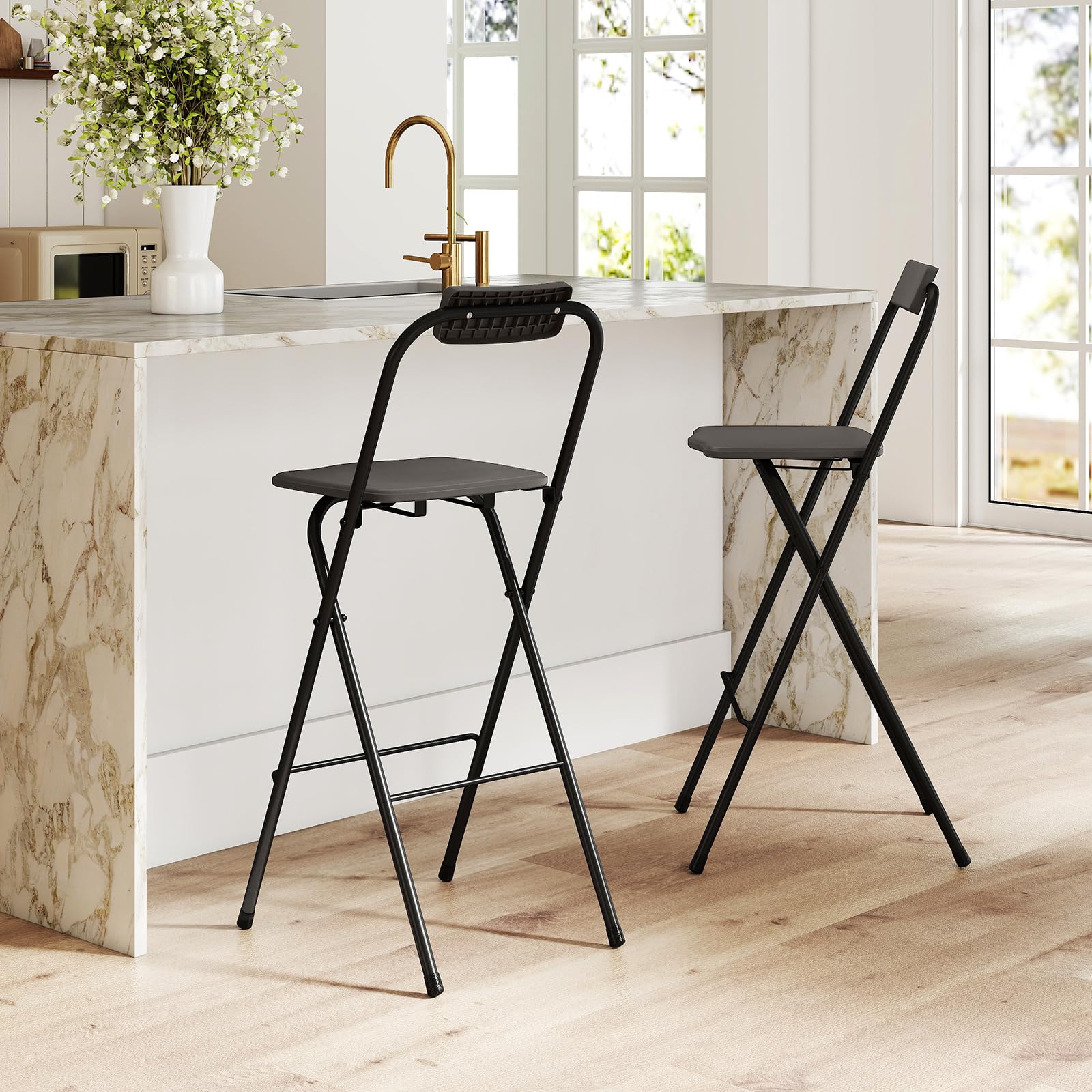 COSTWAY Set di 2 Sgabelli da Bar Pieghevoli, Sedia Alta con Schienale e Poggiapiedi, Struttura in Metallo, per Interno ed Esterno, Portata 150 kg (Grigio)