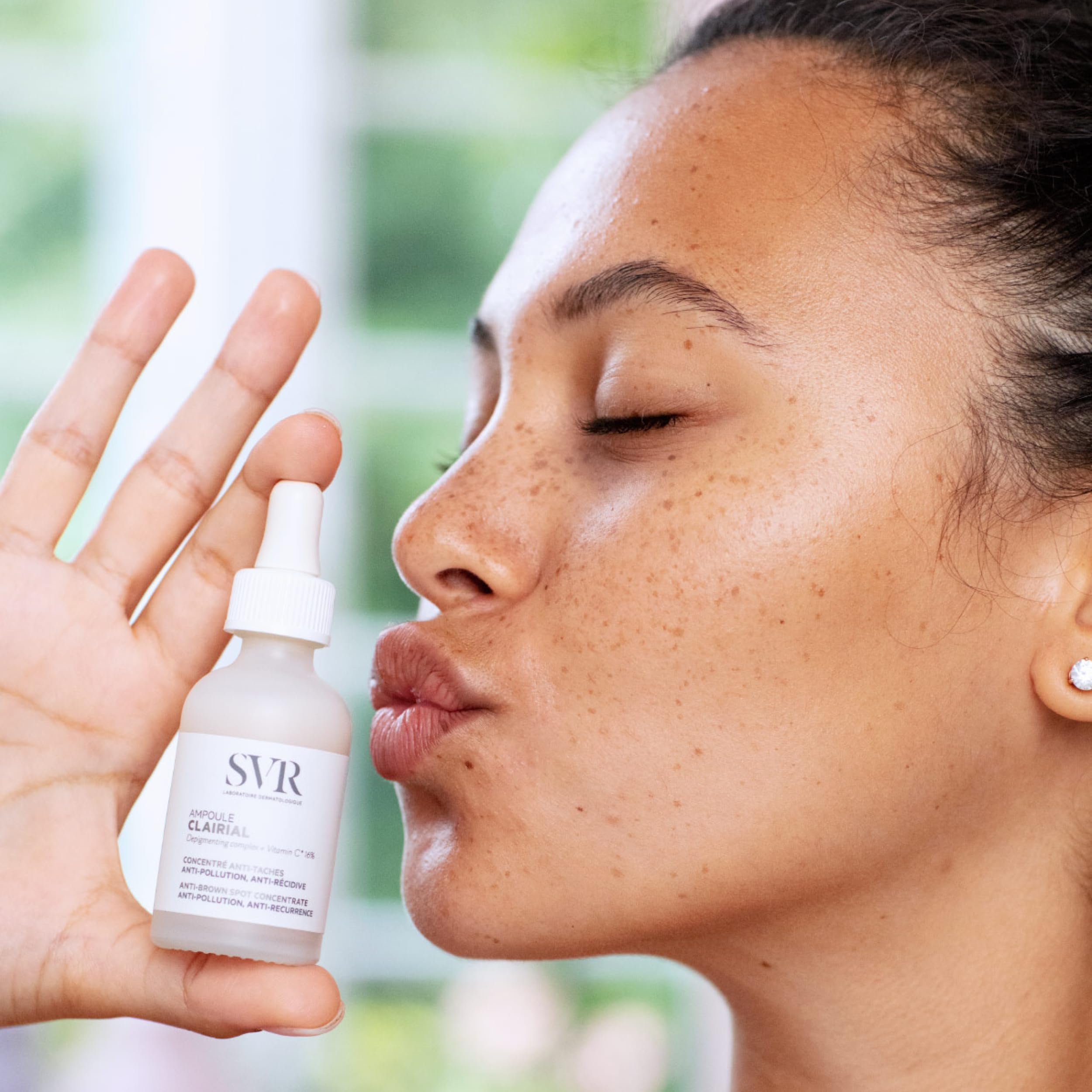 SVR - Ampolla clarial - Concentrado de triple acción anti-manchas oscuras - Para piel sensible propensa a la hiperpigmentación - Complejo despigmentante 14%, vitamina C optimizada 2% - 30 ml