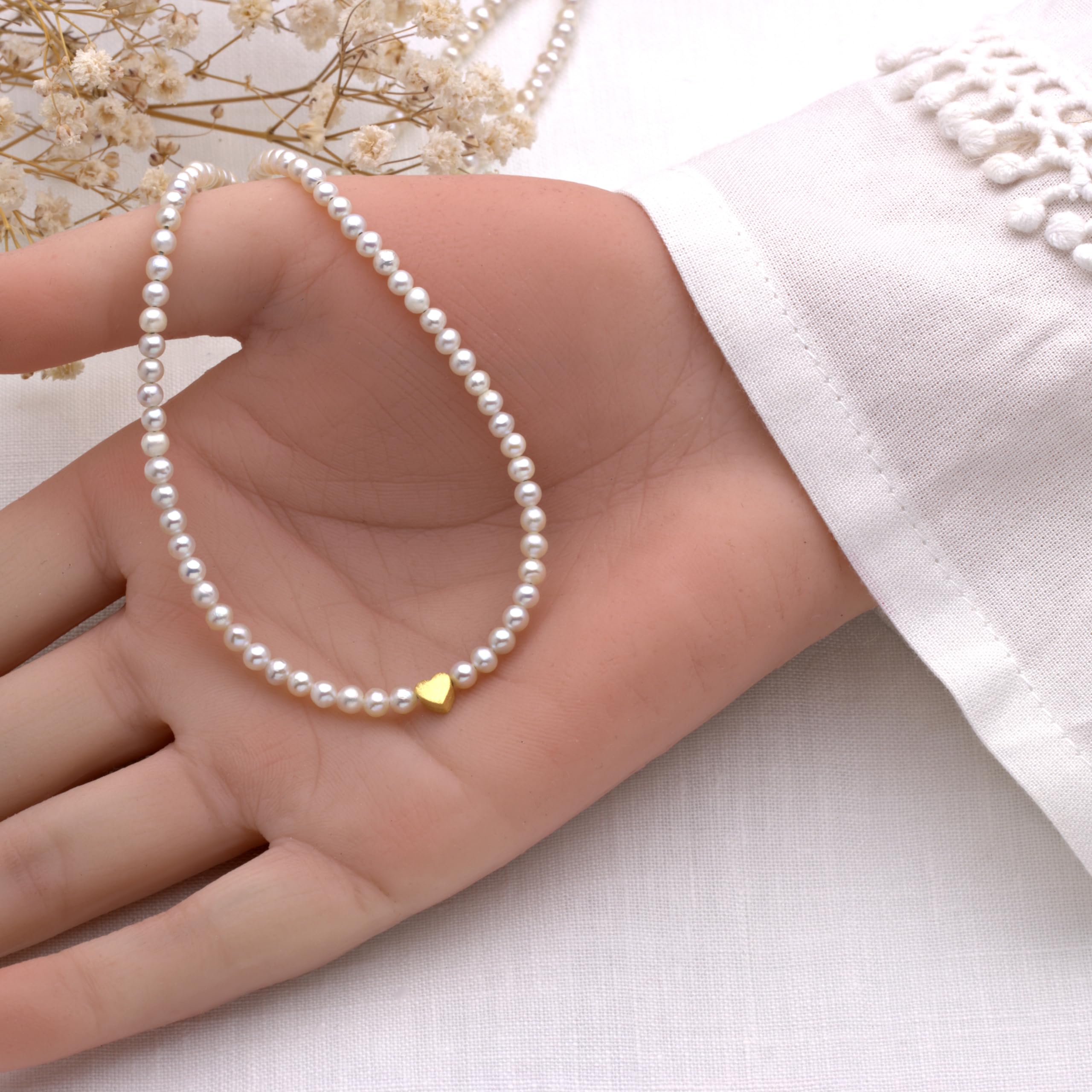 KARYSMA Zarte Perlenkette aus echten Süßwasser-Perlen mit kleinem Herz, Silber oder gold, schönes Geschenk für Frauen und Mädchen