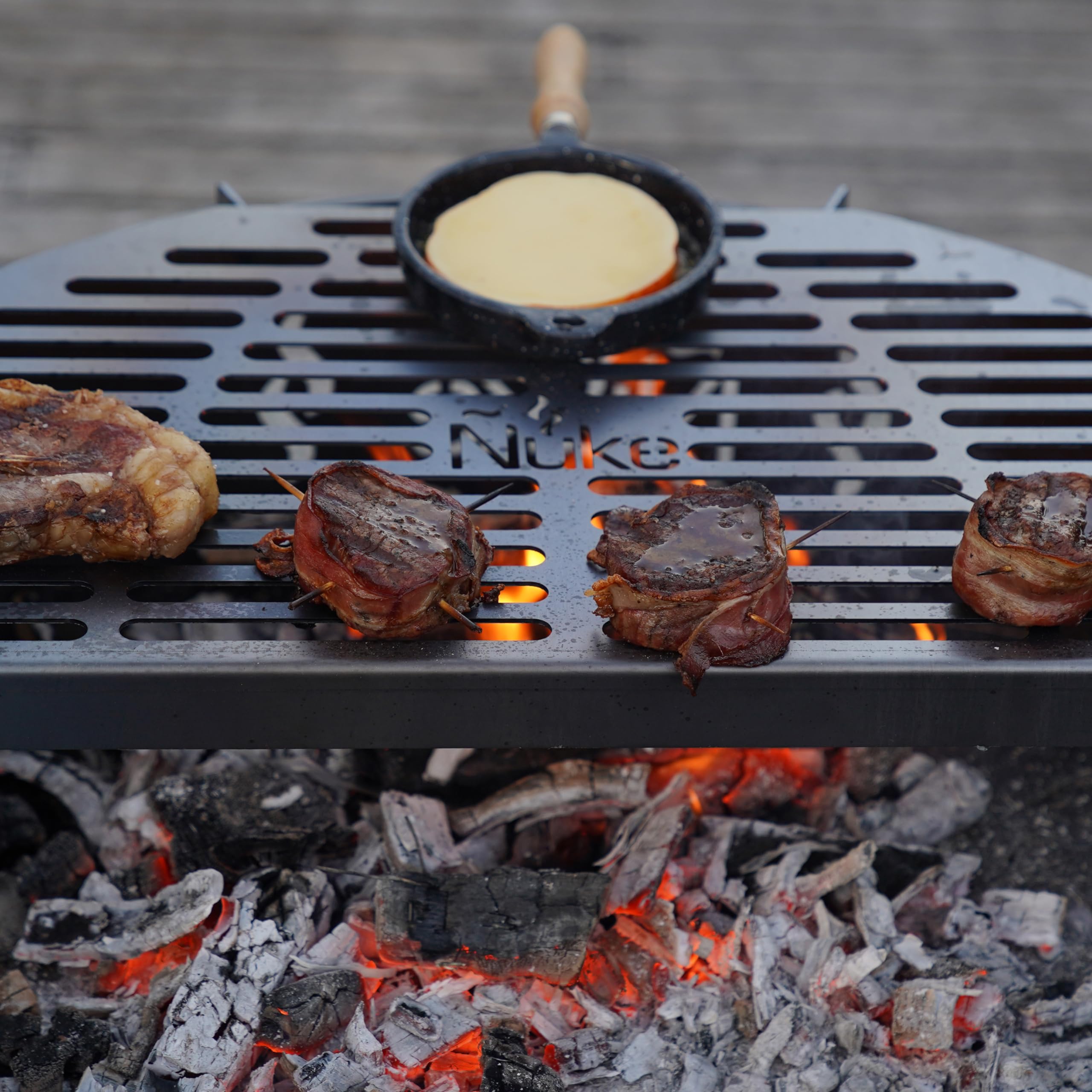 Parrilla Fogonero de Carbon, Grill, Barbacoa 80 P con doble emparrillado Uso Exterior Redondo, Color negro Medidas: 84 cm diamentro 41 cm alto
