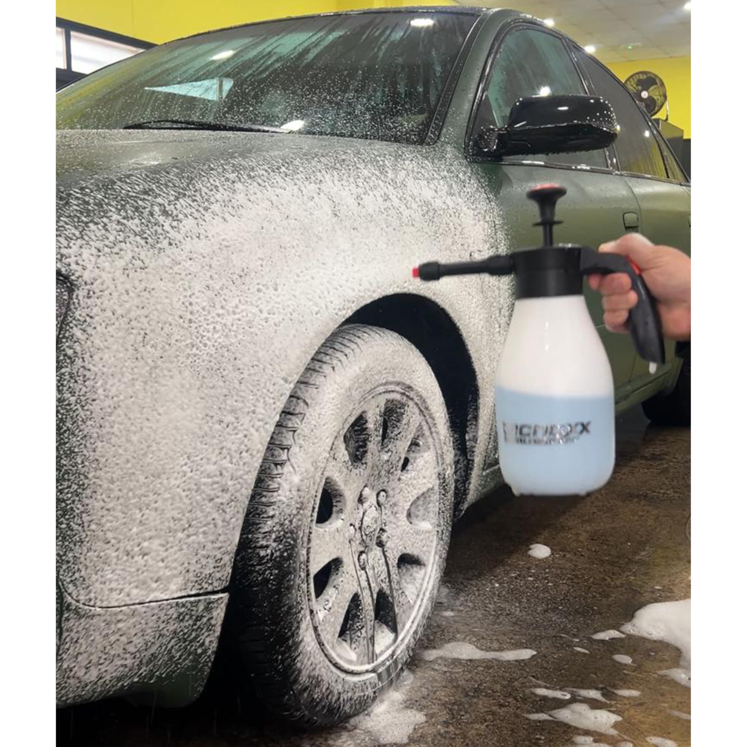 Tecnoxx Kit Exterior Pro - Set de Limpieza para Coche con Foamer Pulverizador de Espuma, Champú Detergente Espumante Ultra Activo Silky Wash y Manopla de Microfibra - Brillo y Limpieza Profesional