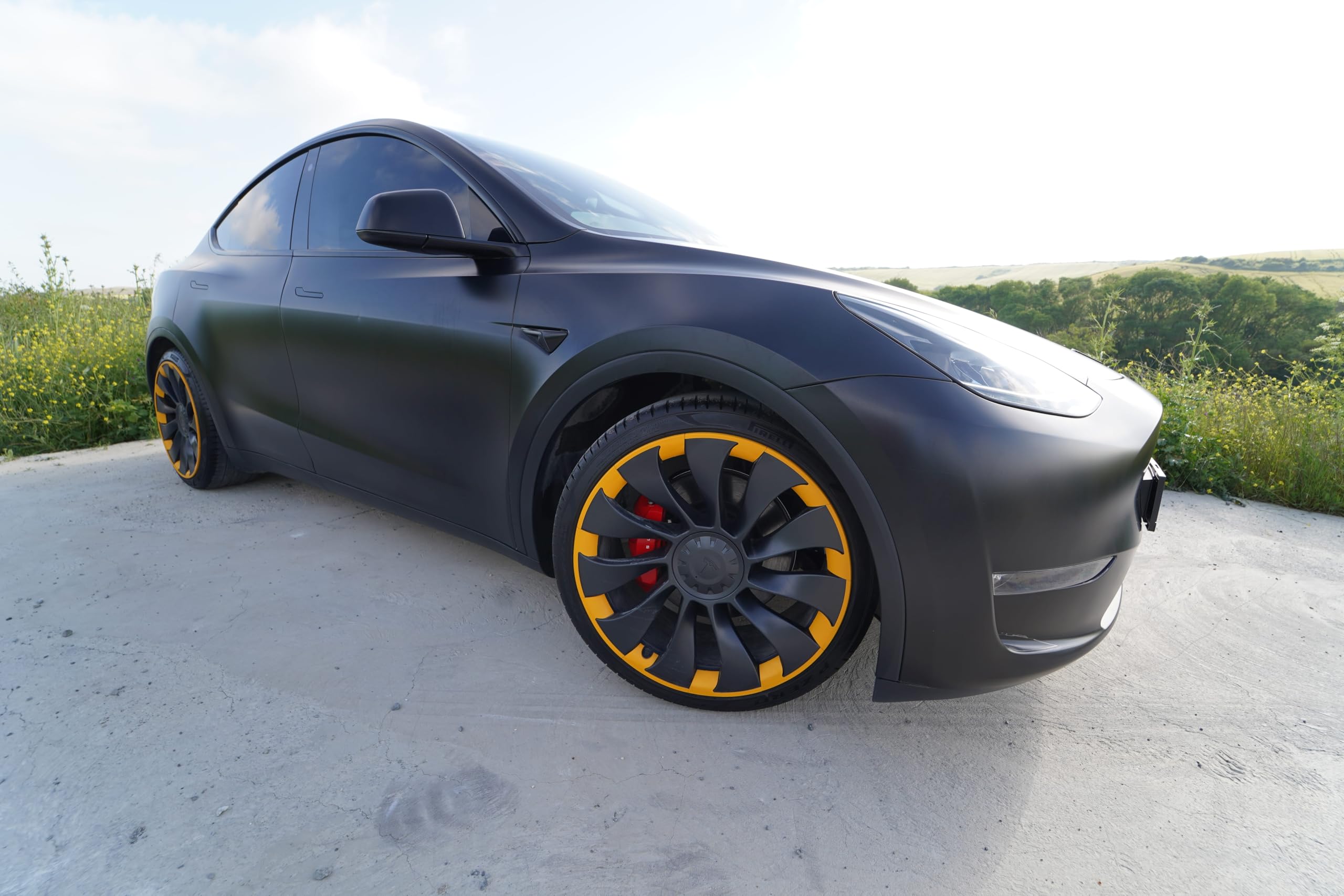 Tesla Model Y Uberturbine 21" ochrona felg – bezklejowe, ultra-mocne mocowanie zaciskowe, precyzyjne cięcie CNC, w zestawie folia PPF, kompletny zestaw 4 sztuk (na 4 koła) – żółty