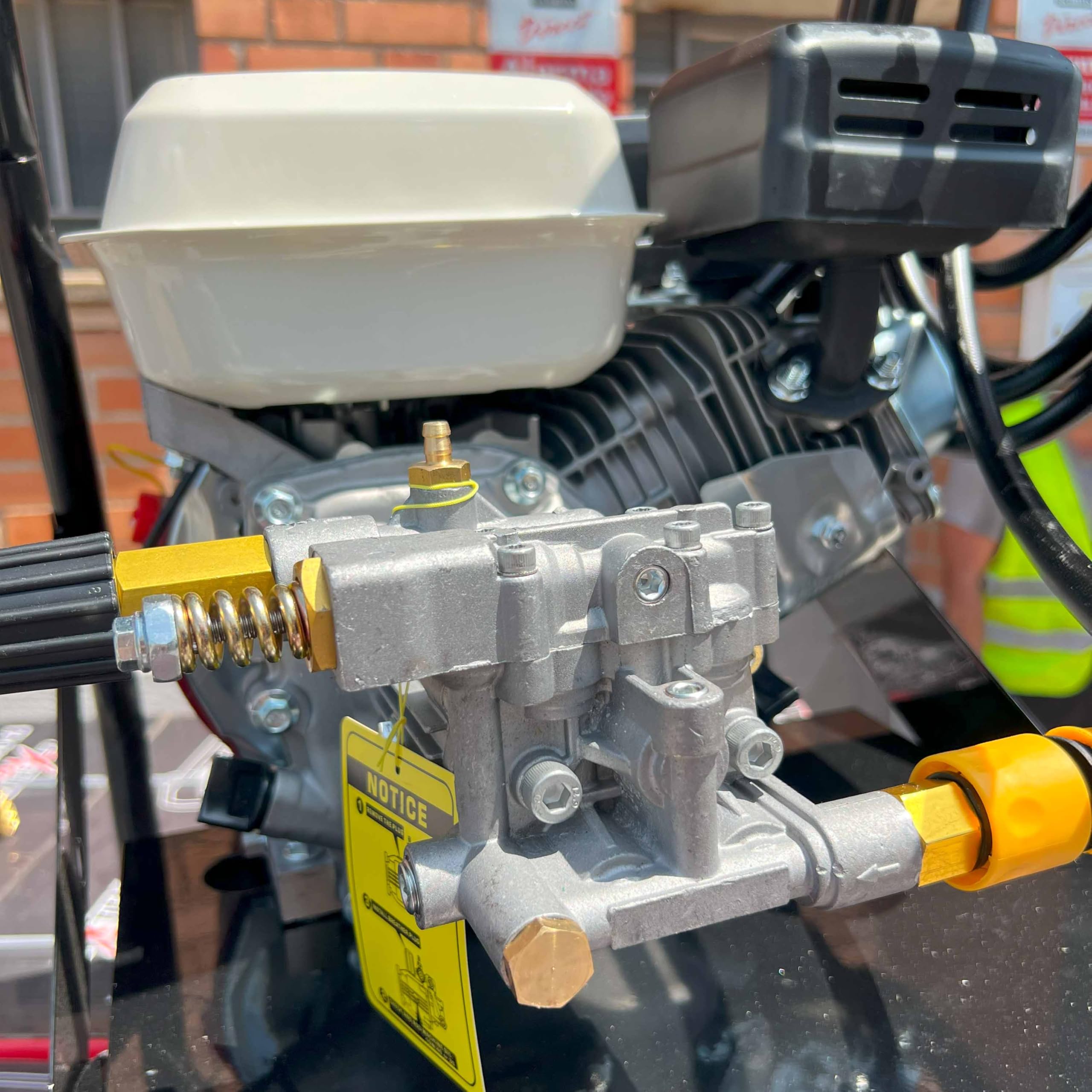 Hidrolimpiadora a Gasolina 3600 PSI – Motor 6.5HP con 4 Boquillas y Kit de Limpieza Profesional