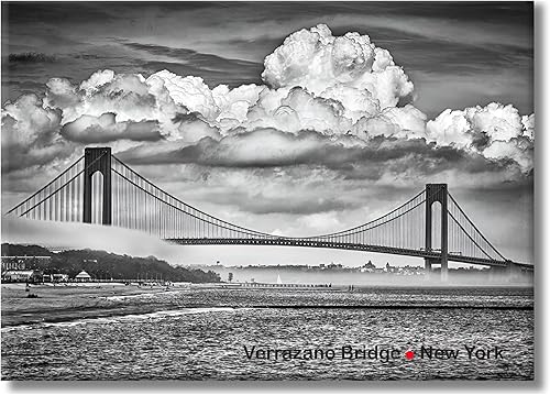 Imán Verrazzano Bridge NYC – Recuerdo de metal blanco y negro de 3.5 x 2.5 pulgadas con foto Cloudscape de alta resolución – Colección ArtMalore New