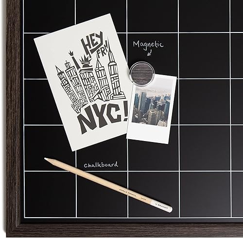 Miniatura 5 de U Brands Pizarra magnética con calendario, 20 x 16 pulgadas, marco de madera rústica, incluye lápices de tiza e imán