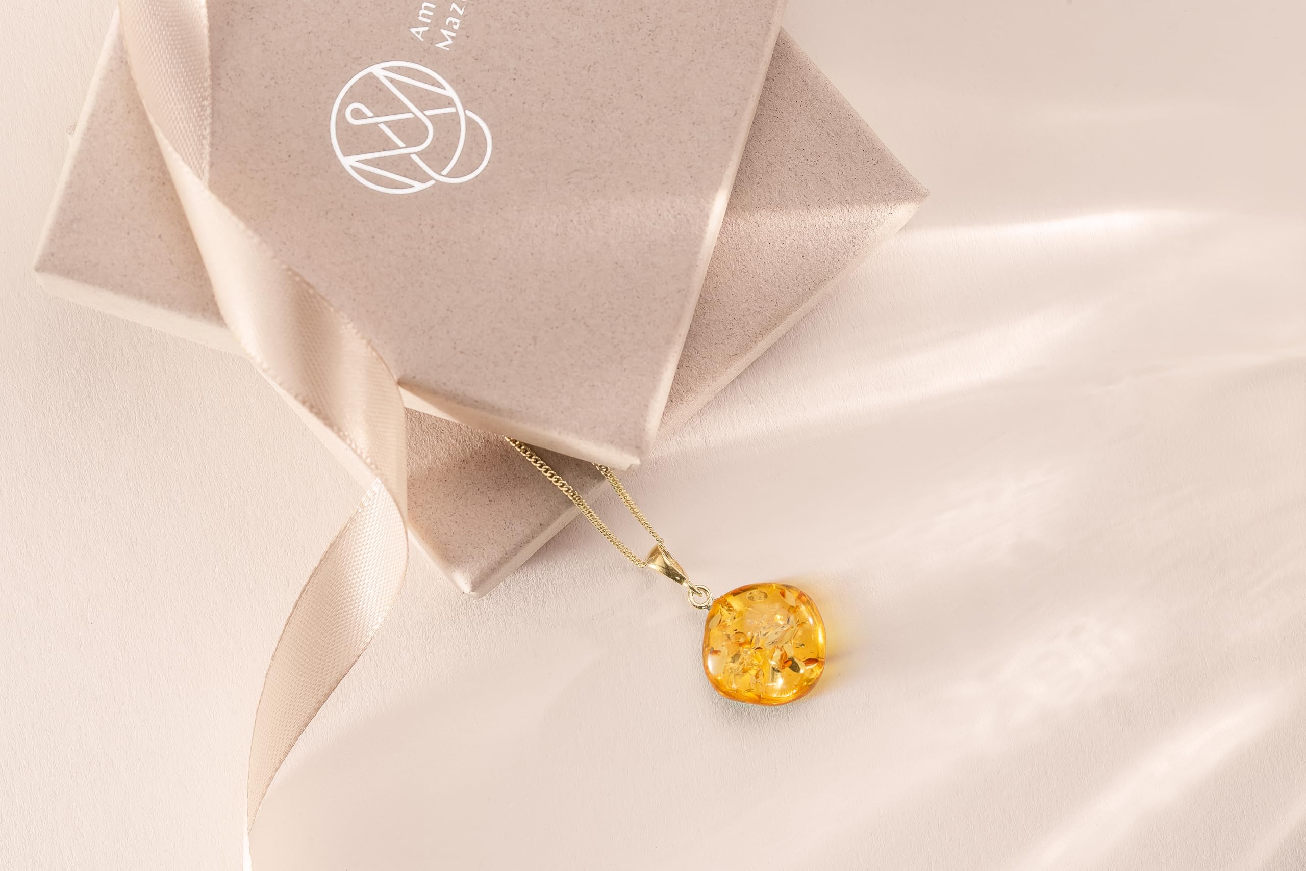 Colgante de ámbar báltico natural para mujer, collar de gota de coñac con cadena de plata de ley chapada en oro, ligero regalo de joyería de 18 pulgadas para el día a día, Medio