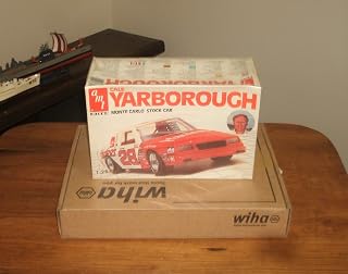 AMT ERTL 8045#28 Hardees Cale Yarborough 1982 Monte Carlo Stock Car 1:25 Scale Plastic Model Kit