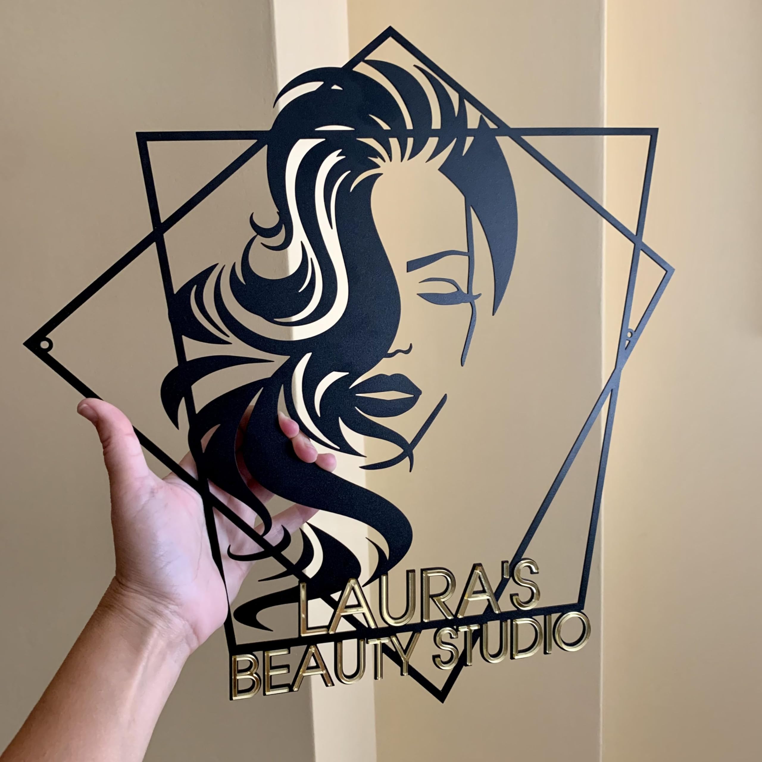 Letrero metálico con texto personalizado Placa cartel de metal Signo de profesional peluquería, Nombre del estilista, Cara de mujer, Salón de belleza, Tienda de peinados Salón de manicura (Design 2)