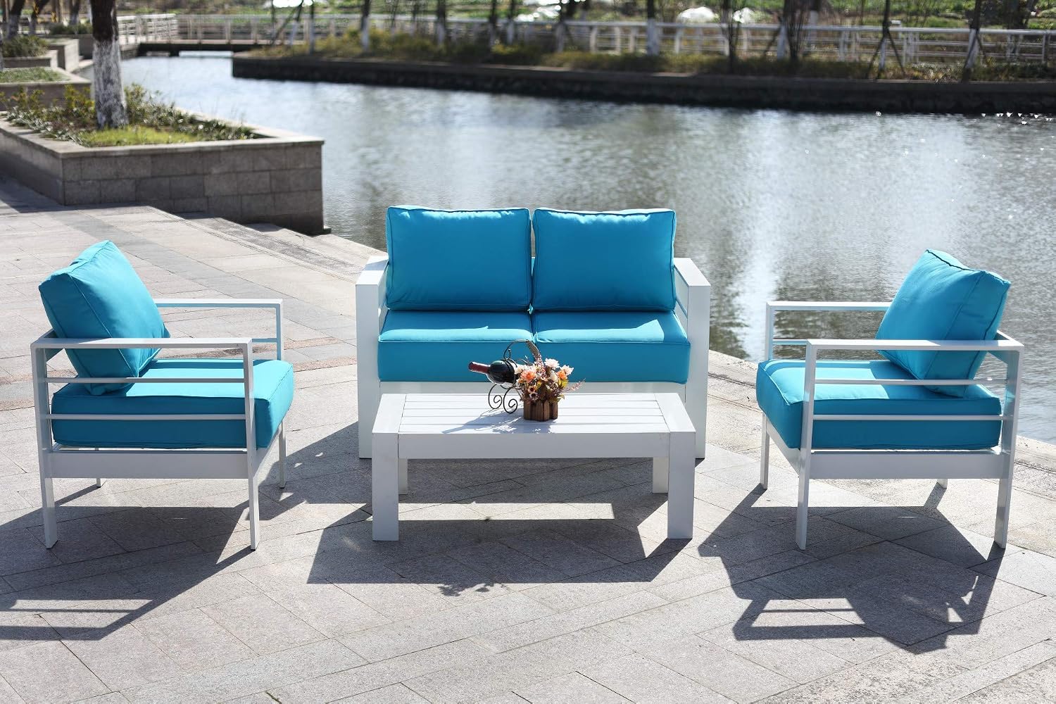 SAFAVIEH PAT2516A Collection Nason White and Navy 4 Pc Living Outdoor Set