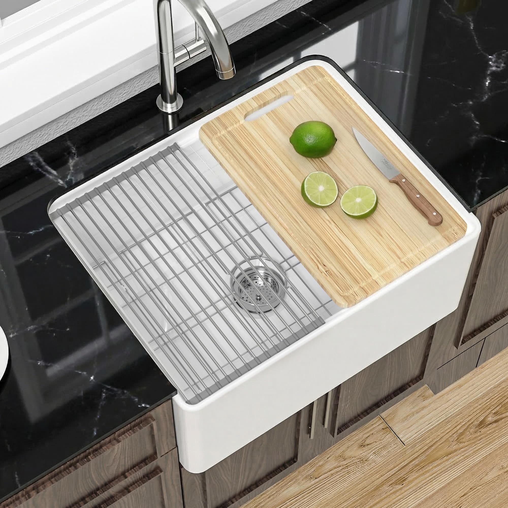 Évier de cuisine blanc de 61 cm style ferme idéal pour laver de grands plats en famille