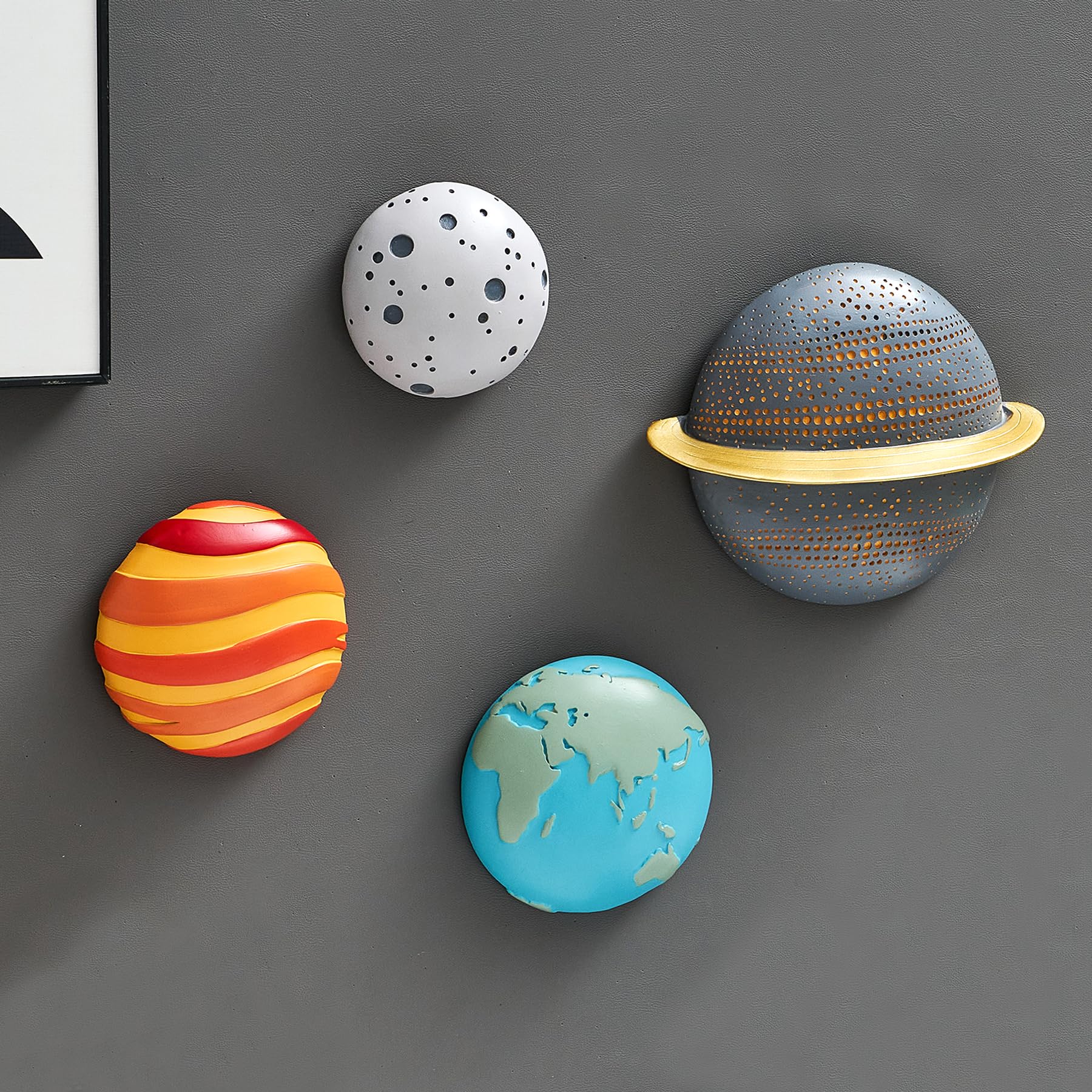 FJSPERM 4Pcs Weltraum Planeten Wanddeko Kinderzimmer Deko, Moderne 3D Weltraum Thema Wanddeko Planeten Sonnensystem Kinder Dekorationen für Wohnzimmer, Schlafzimmer