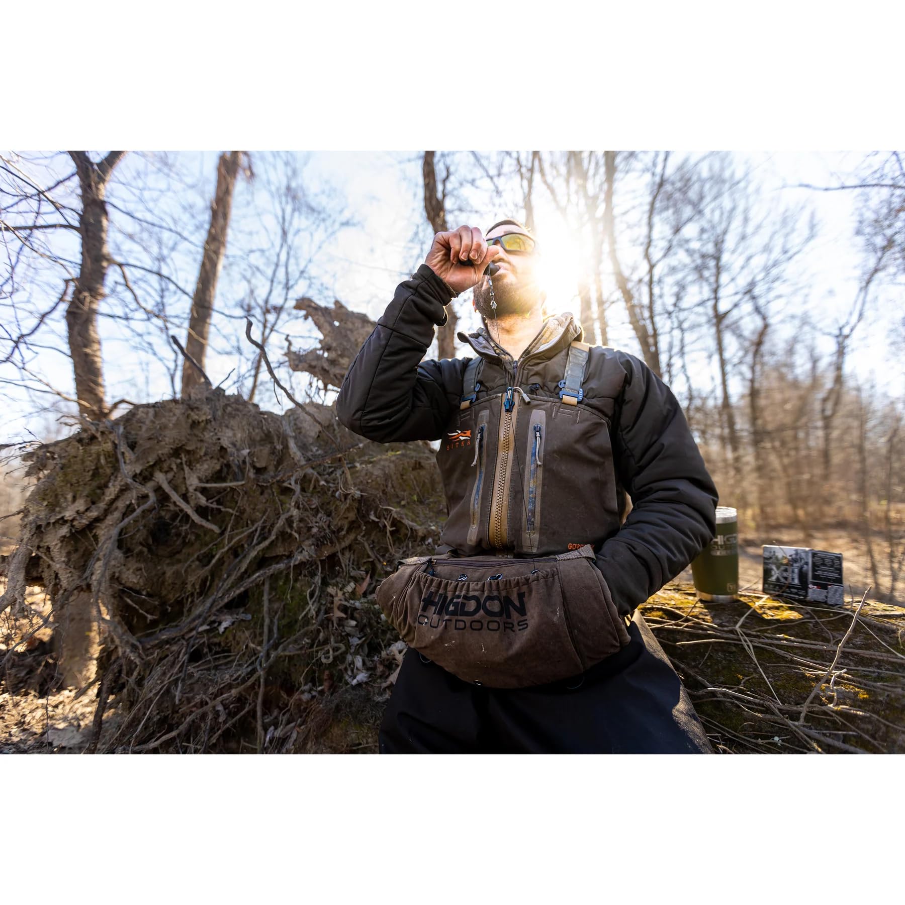 Higdon Outdoors Stuff Muff Handwärmer/Rufsystem (MUD) | Fleece-gefütterter Muff mit Reißverschlusstaschen und einfachem Zugriff auf Anrufe für Wasservögeljagd