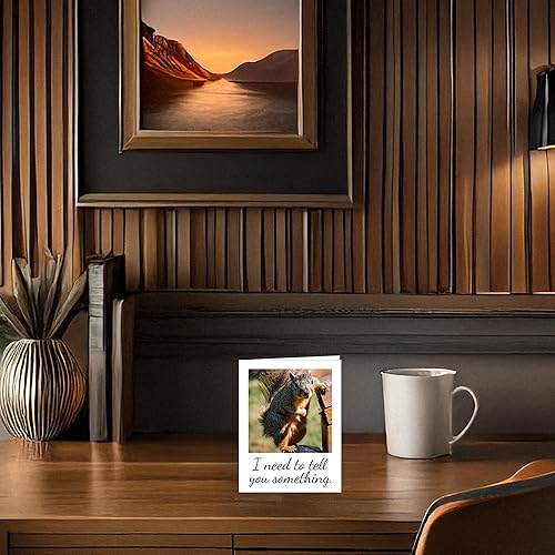 Miniatura 9 de Tarjeta de felicitación divertida con diseño de ardilla articulada en blanco, con texto en inglés "I Need to Tell You Something", 4.25 x 5.5