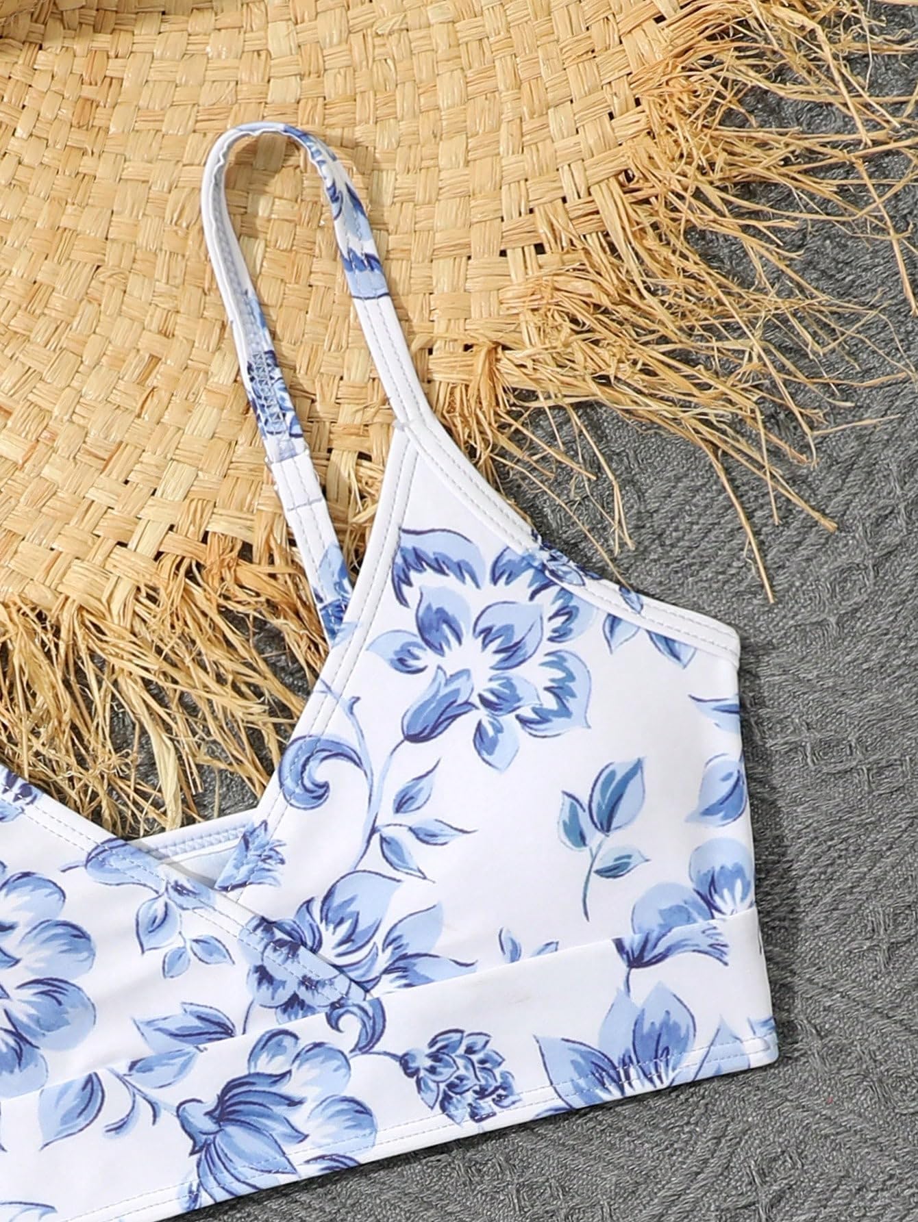 QJQ Traje de baño floral de 3 piezas para niña, bonito conjunto de bikini con cuello en V, traje de baño de cintura alta, falda de malla transparente