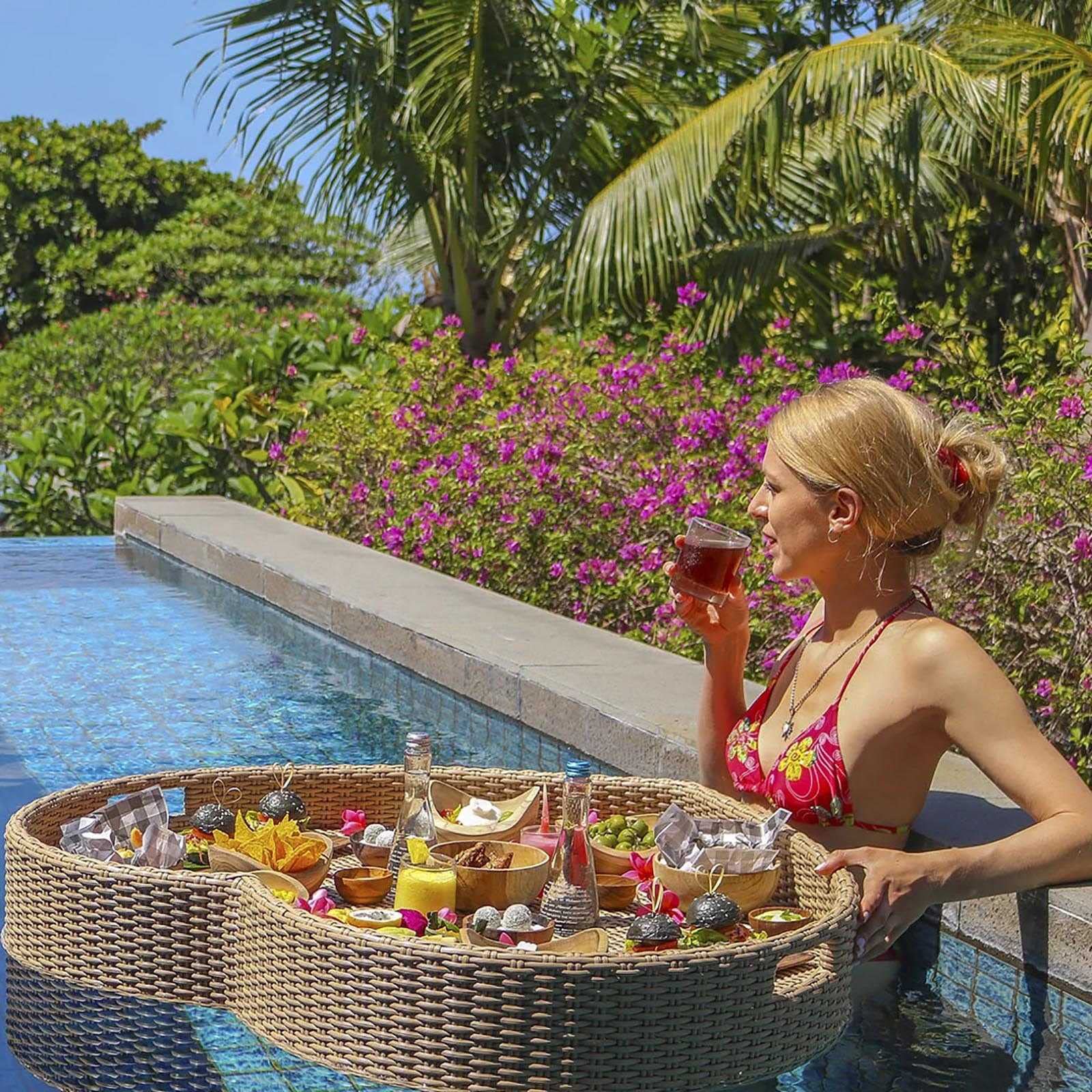 MRKU Bandeja Flotante de Mimbre para Desayuno, con Forma de corazón y Asas, Ideal para Piscinas y hoteles.