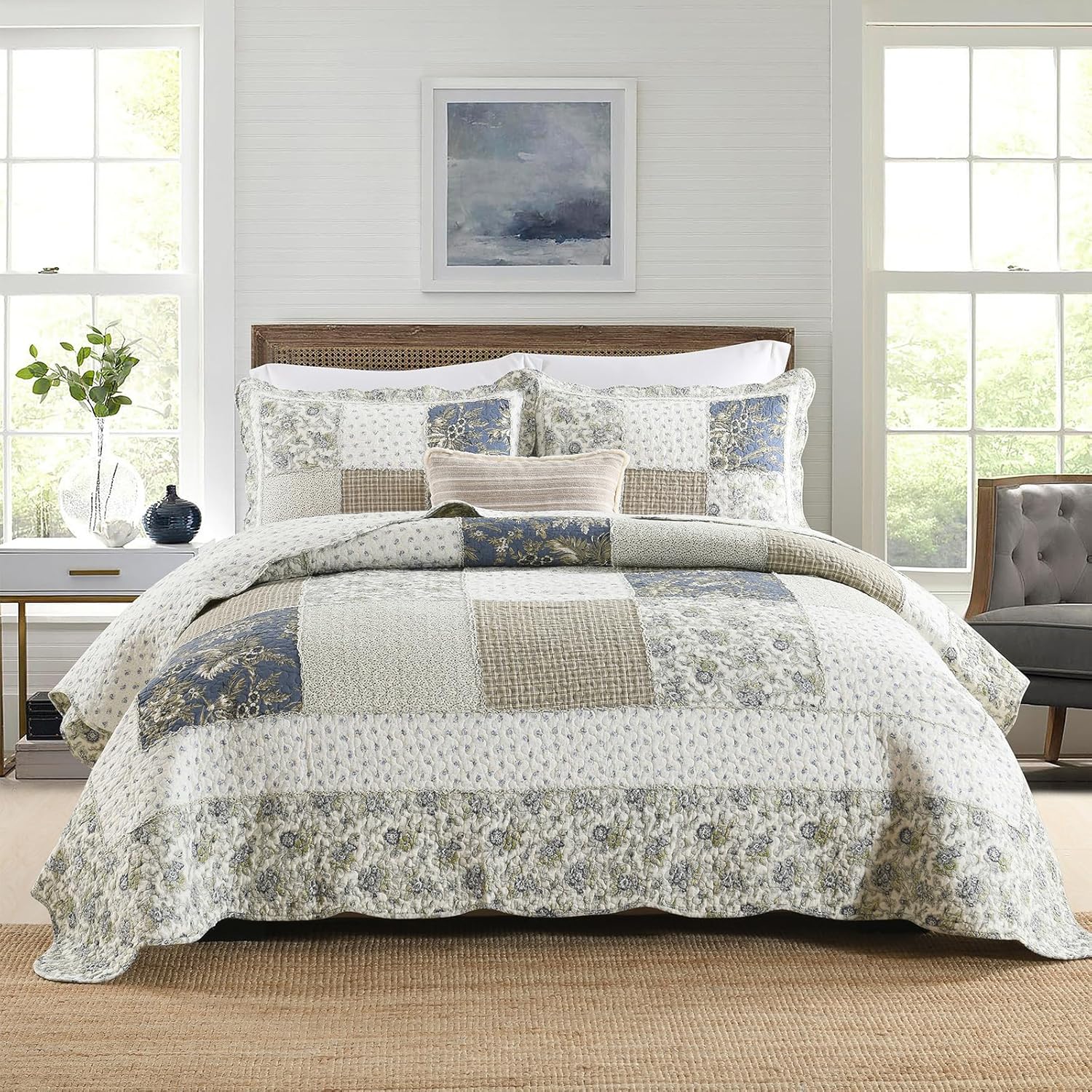 Yvooxny Quilt Set Queen Size Reversible Country Farmhouse Floral Real Patchwork Quilted Bedspread 3-Piece Quilt Set with Pillowcases with Ruffles for All Seasons, 90 x 98 Inches