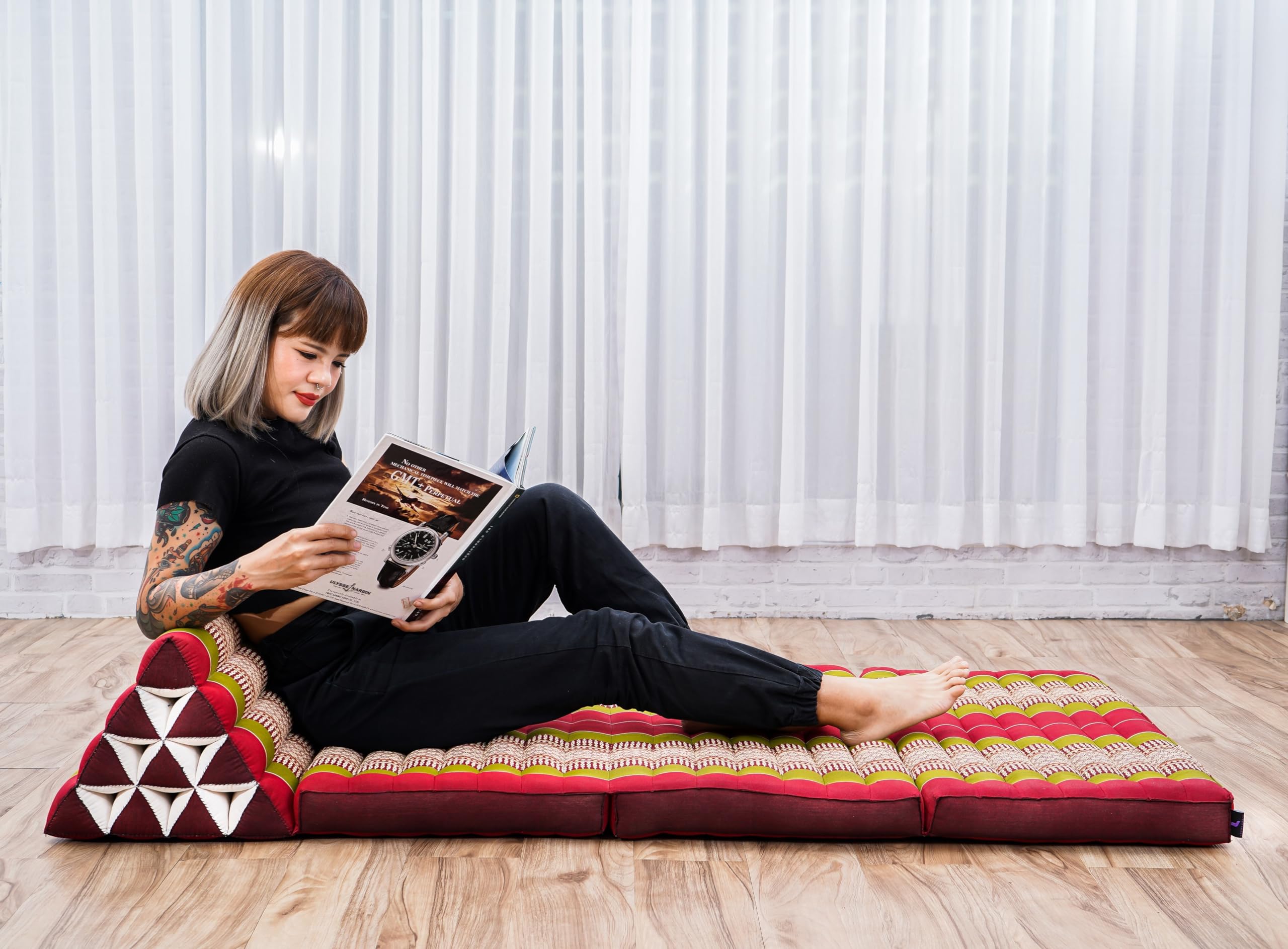 Leewadee Comfortable Japanese Floor Mattress - Thai Floor Bed with Triangle Cushion - Futon Mattress - XL Extra Wide Thai Massage Mat, 67 x 31 inches, Green Red, Kapok Filling