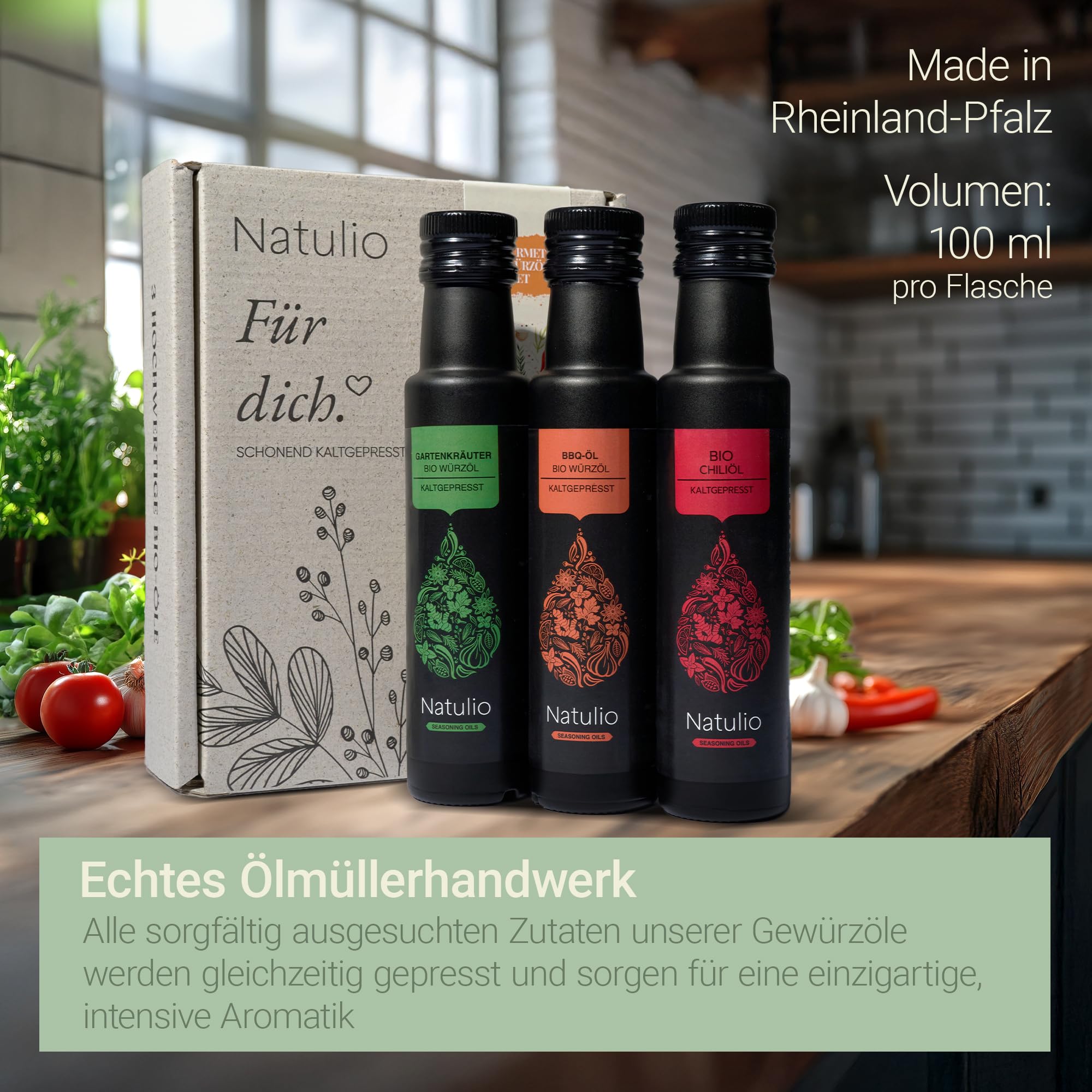 Natulio Bio Öl Geschenkset Gewürzöle kaltgepresst - Geschenkidee - das perfekte Weihnachts-Geschenk für alle Feinschmecker - Geschenkset aus Chiliöl, Gartenkräuteröl & BBQ-Öl - 3x100ml -DE-ÖKO-006