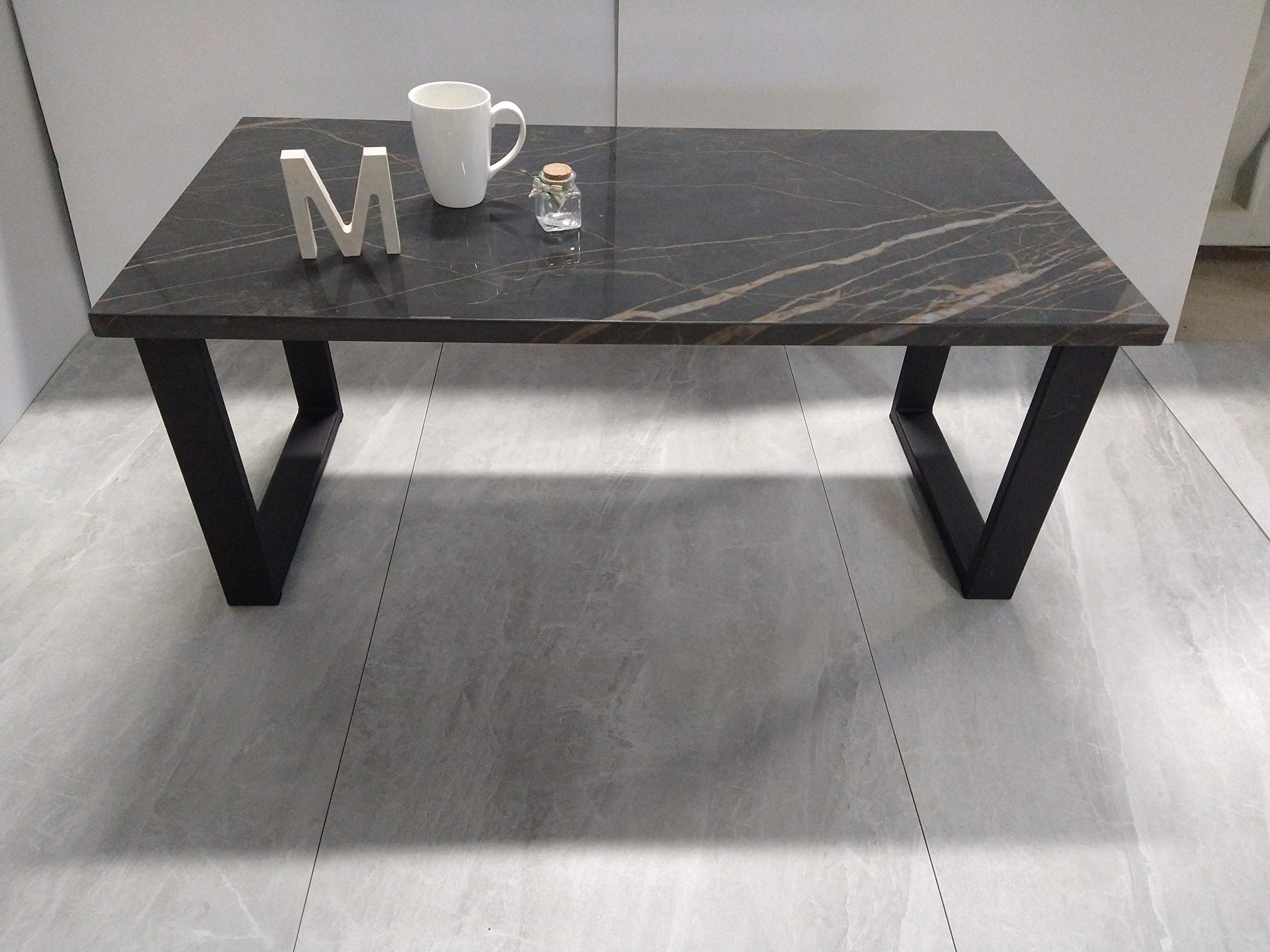 Table basse design moderne en bois et metal pour salon contemporain