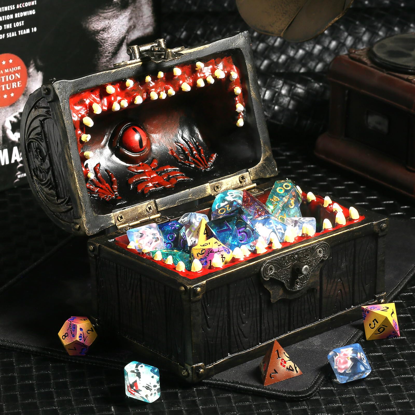 DNDND Boîte de rangement pour dés Mimic Chest pouvant contenir 6 jeux de dés polyédriques - Cadeau idéal pour les joueurs de donjons et de dragons DM Masters RPG Gaming