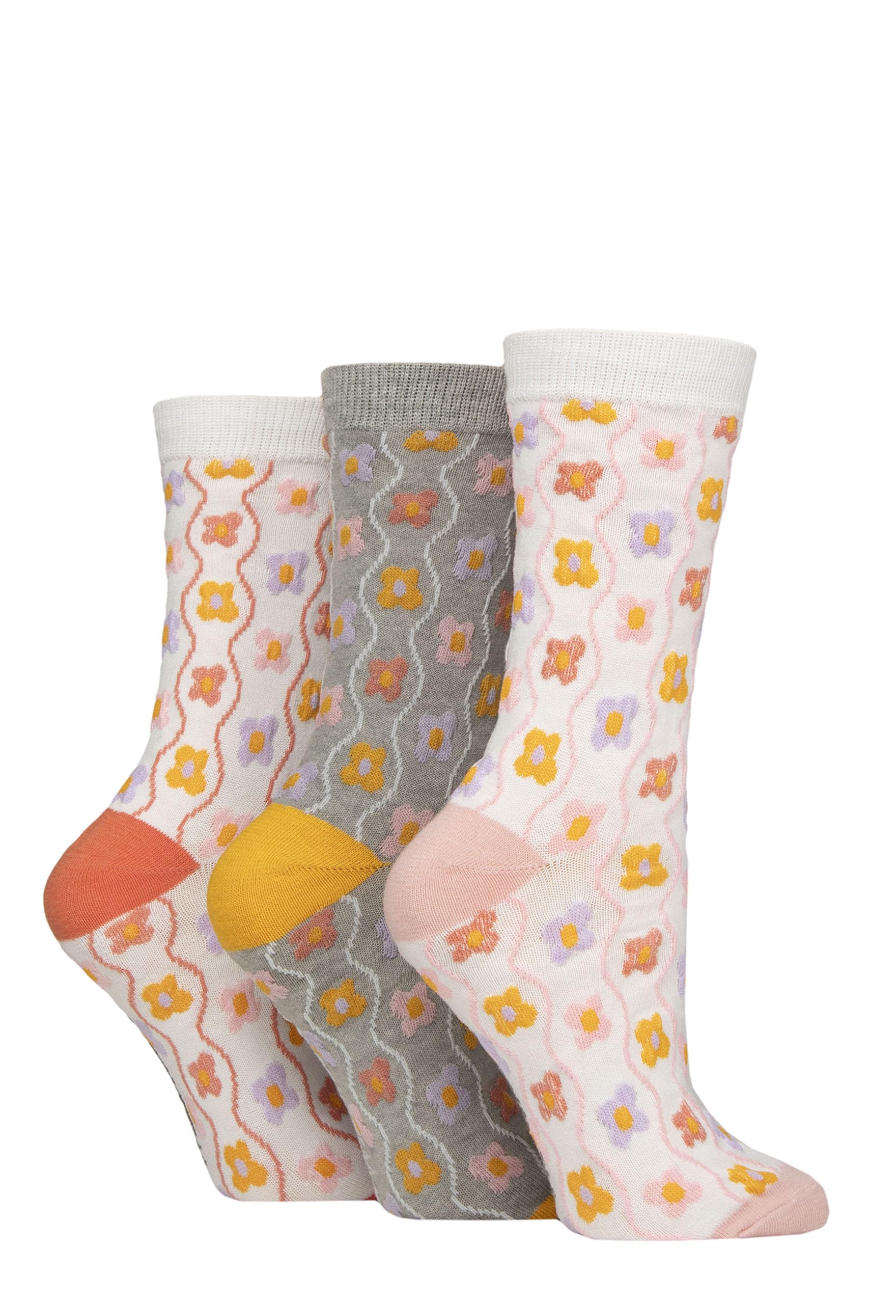 Sockshop Women's White Flowers Wildfeet Textured Socks - Textured Knit Patterned Soft Cotton Socks In A 3 Pair Multipack Size 4-8 (Uk, Numeric, 4, 8, Regular, Regular, )