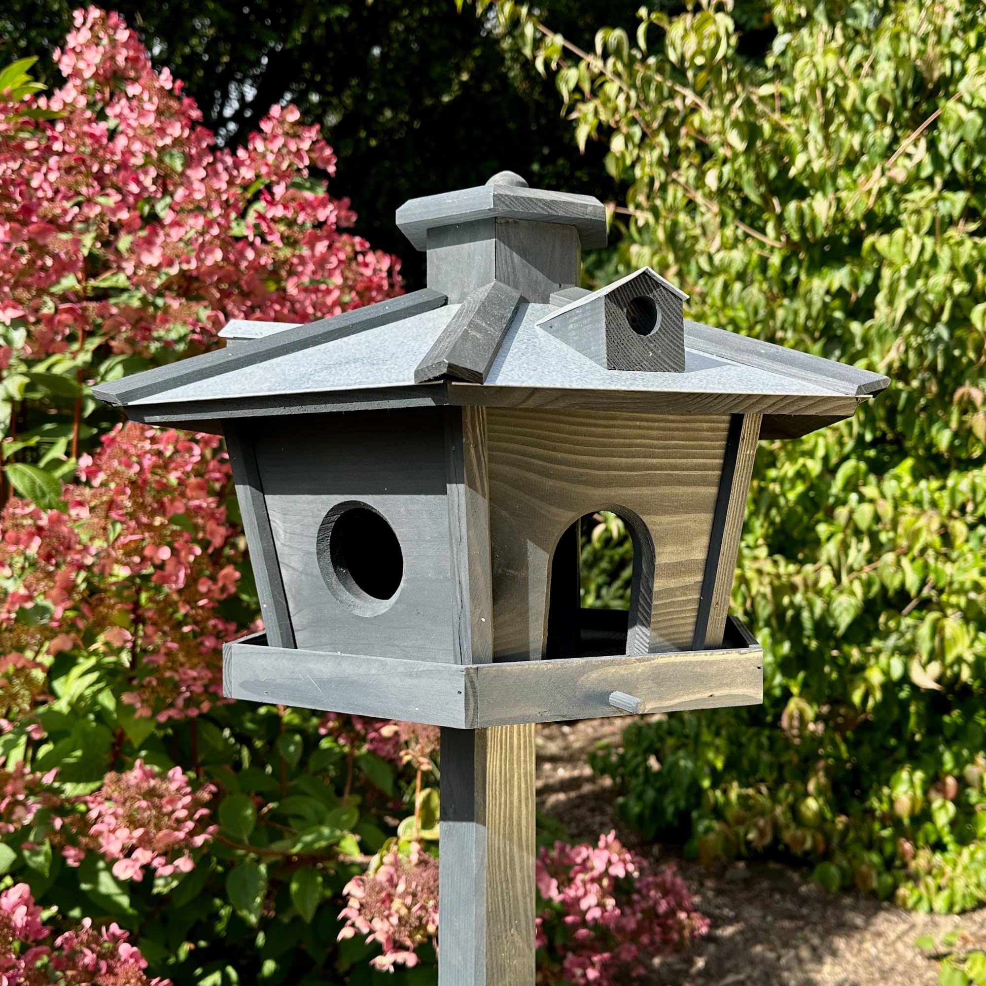 GARTENETAGE Vogelhaus Holz mit 2in1 Ständer & Metalldach/Vogelhaus mit Ständer wetterfest und stabil/sechseckiges Vogelfutterhaus mit Ständer/Robustes Vogelhäuschen für Balkon und Garten