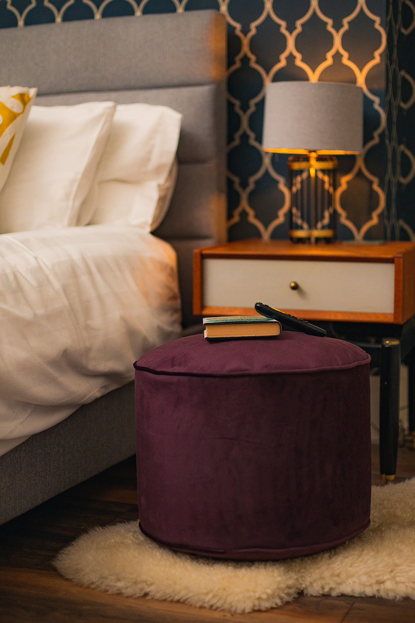 Loft 25 Pouf Velluto Rotondo Premium Poggiapiedi a Sacco 32x45cm, Soggiorno per Interni Pouffe con Riempimento, Design Ergonomico Pouff per il Poggiagambe, Confortevole Pouf Poggiapiedi (Melanzana)