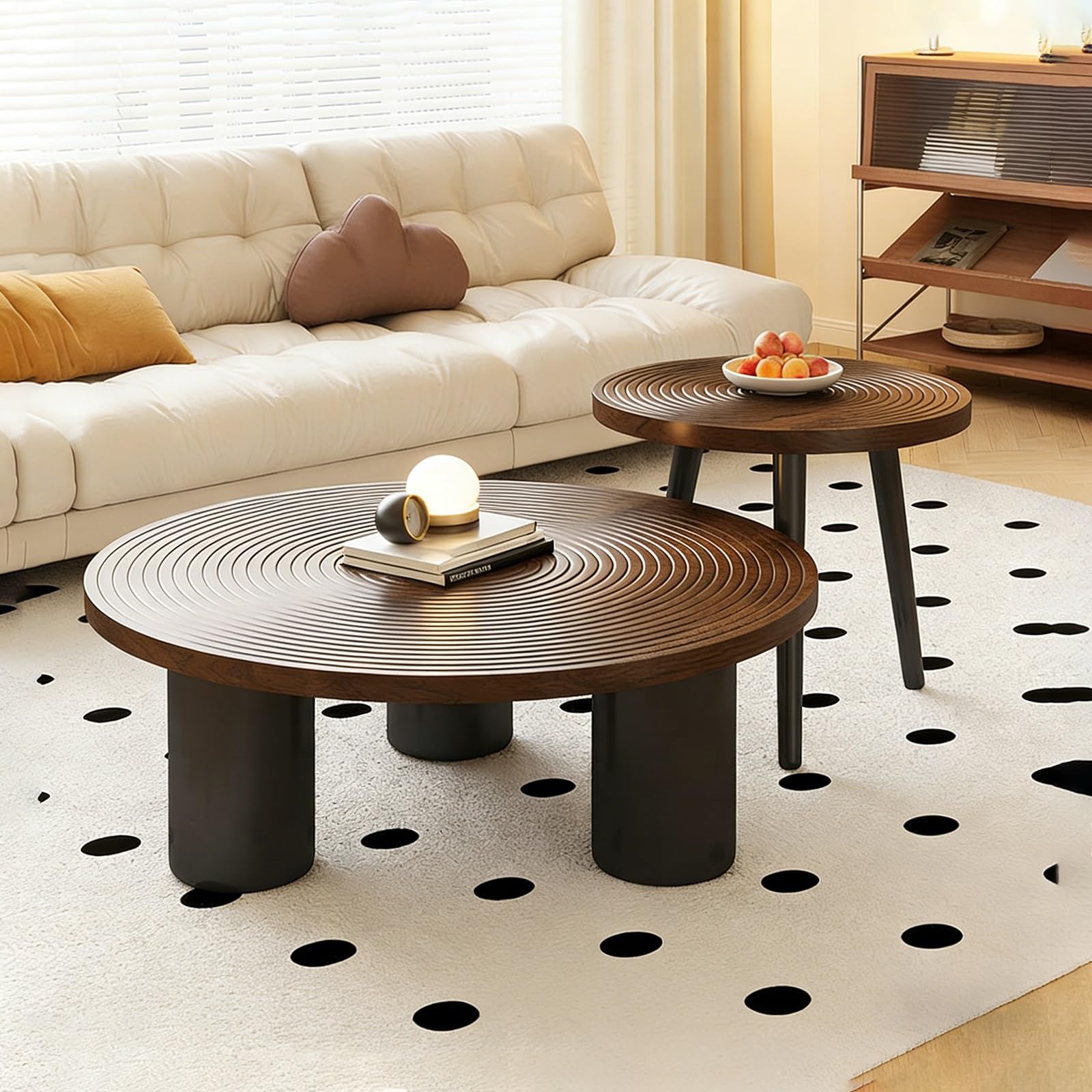 Table basse gain de place en bois pour aménager un salon étroit