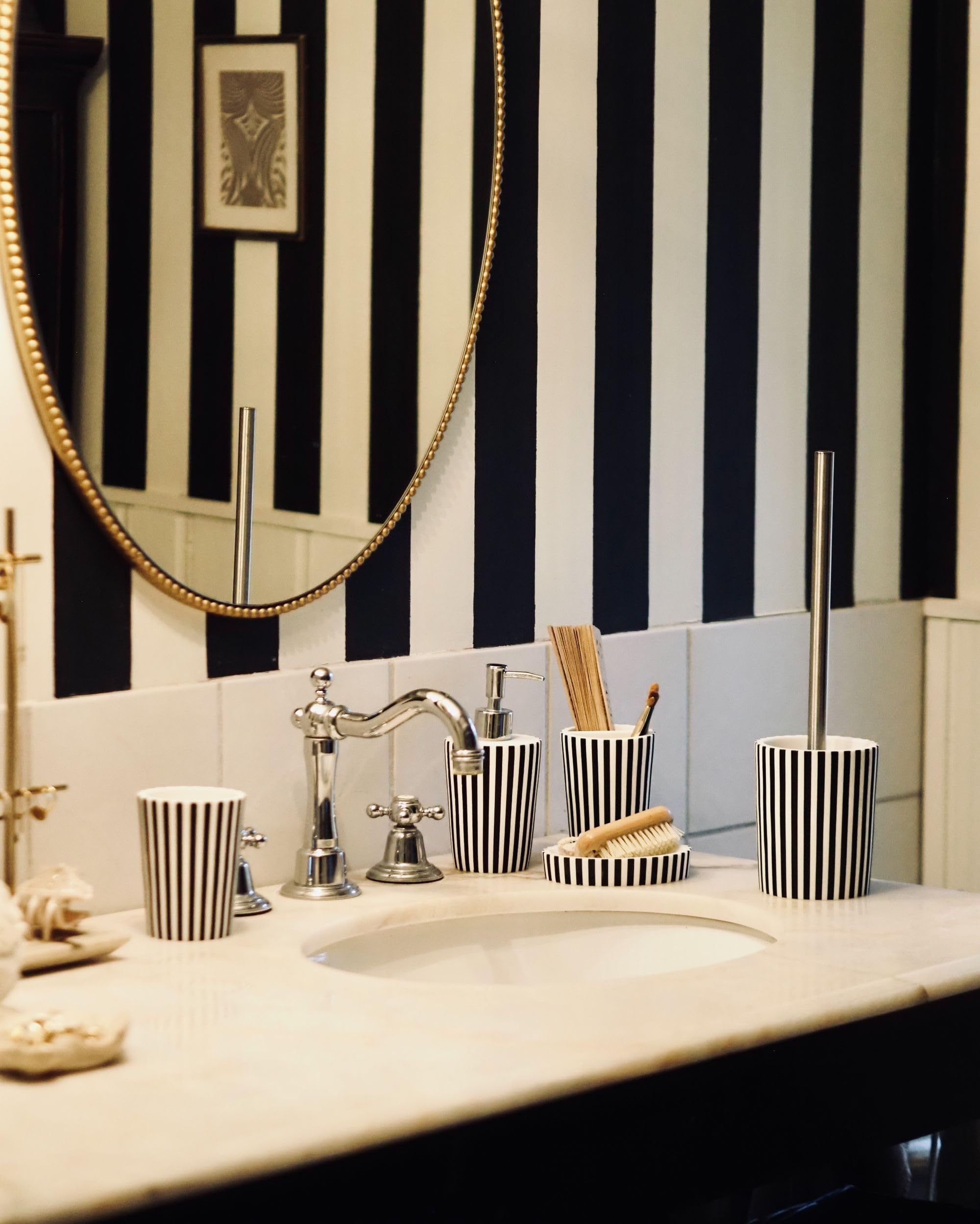 Conjunto de Accesorios de baño jabonera dispensador de jabón escobilla de Inodoro Vaso Soporte para cepillos de Dientes Blanco y Negro Lircay