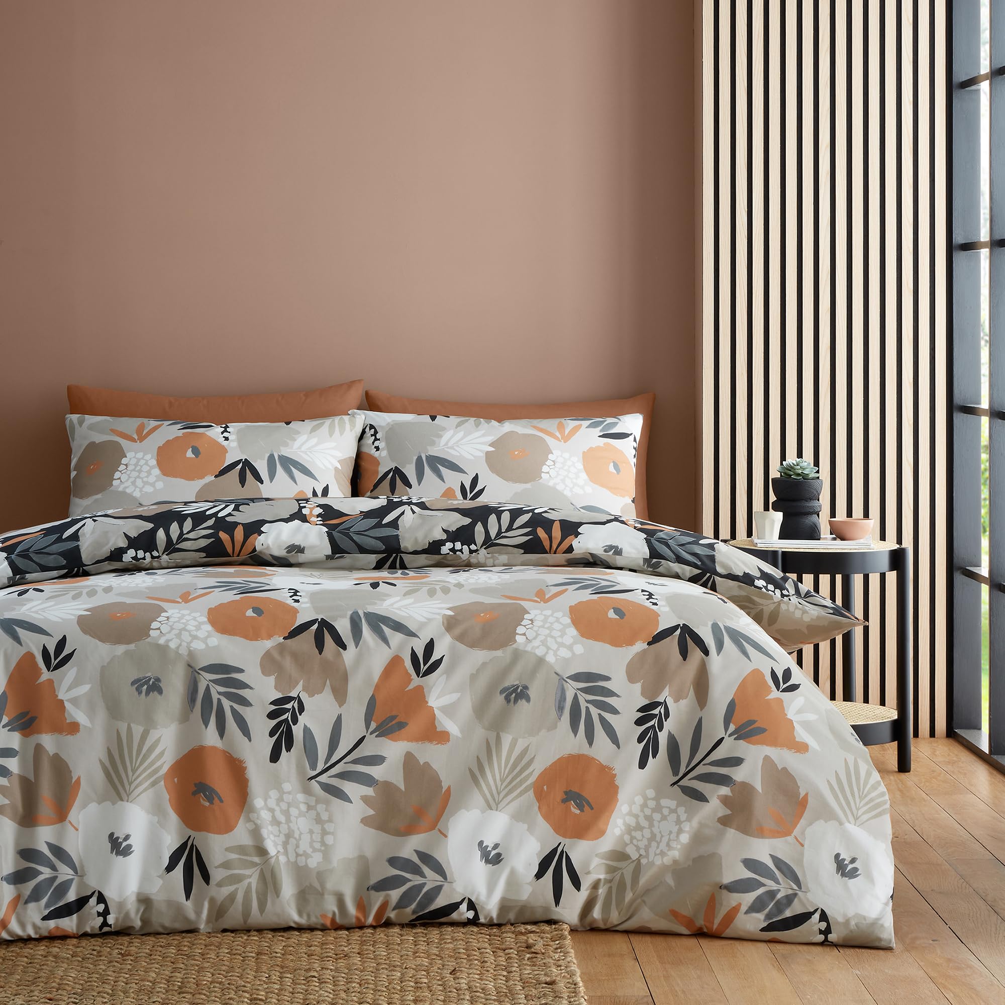 Fusion - Black & Natural Flower Art Abstract Duvet Cover - Single Bedding Size (140 x 200cm) - Reversible Design (2 Colours) - Easy Care & Washable - Brush Paint Flower Duvet Cover in Natural & Black