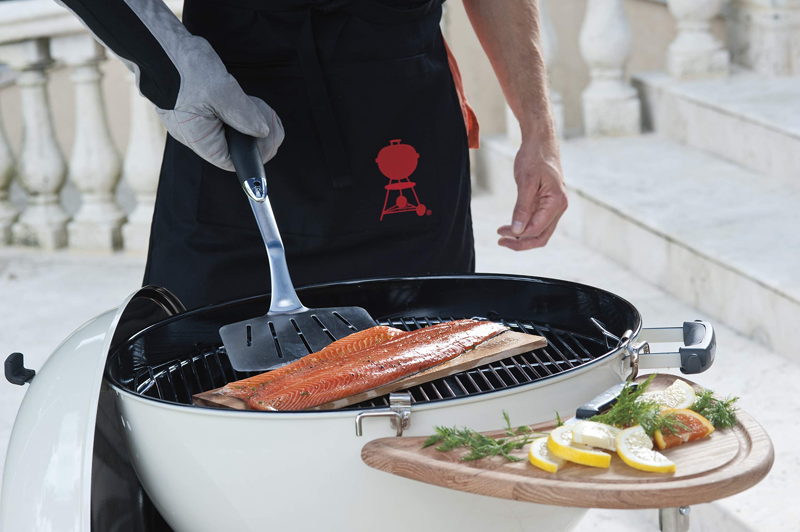 Weber Giraplati/Girafili Premium (46cm), Ideale per Grandi SUP. cotturate o Pesce, in Acciaio Inox, con Manico Antiscivolo, Manico Angolato, Lavabile in Lavastoviglie - Nero/Argento (6673)