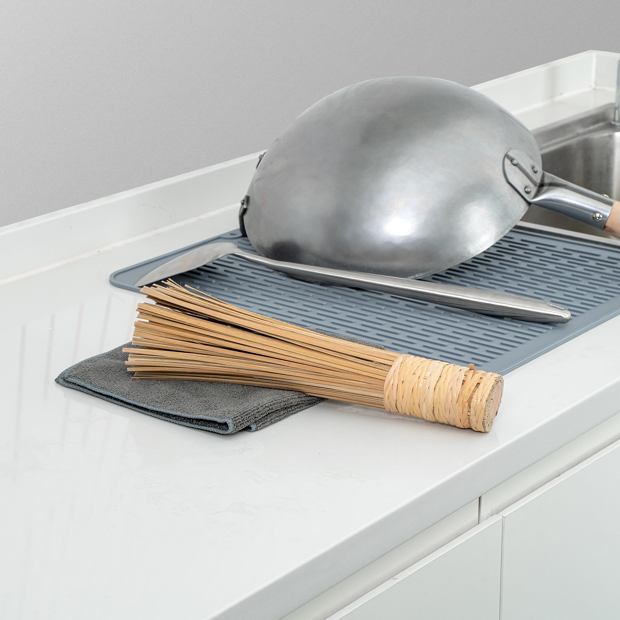 Restaurantware - Motomori - Batidor de limpieza de 11 pulgadas, 1 cepillo tradicional para wok, batidor rígido, mango ergonómico, raspador de ollas de bambú, adecuado para limpiar wok, sartenes,