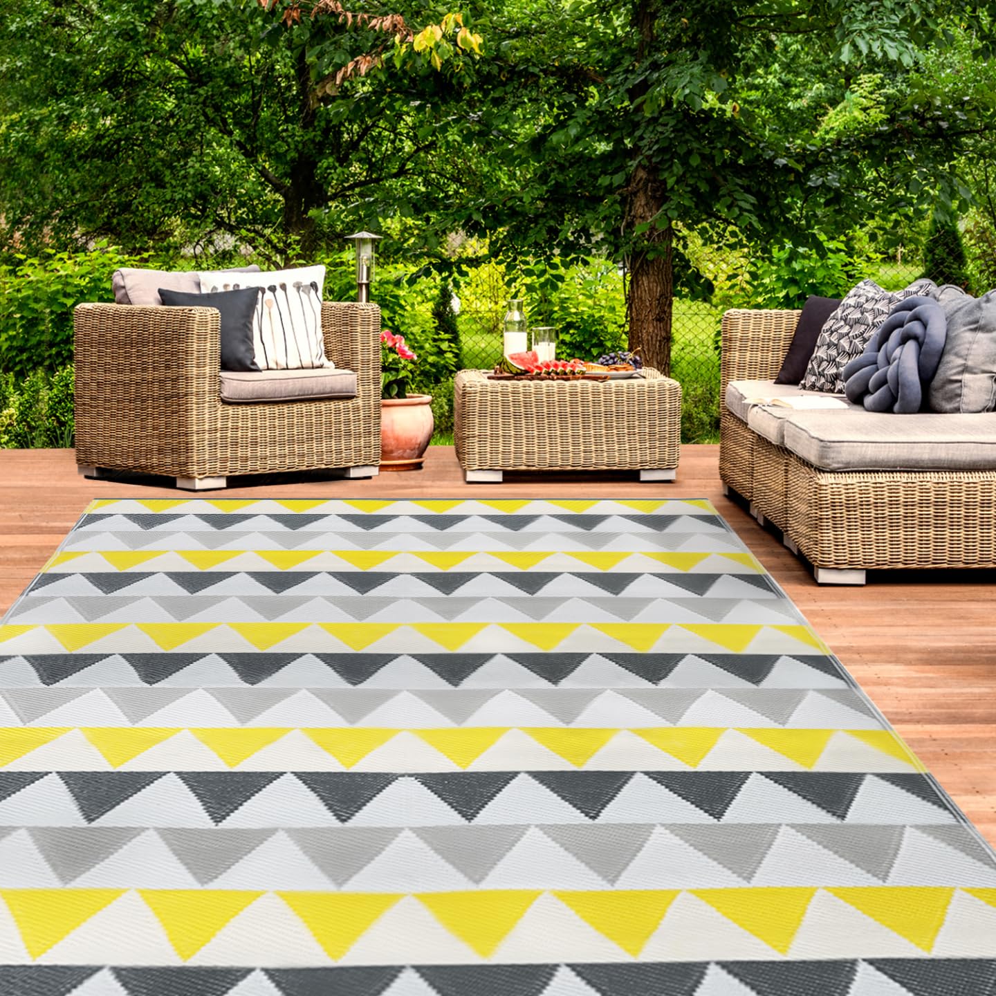 IDMarket - Tapis extérieur Sari Triangles Gris et Jaune 270 x 370 CM
