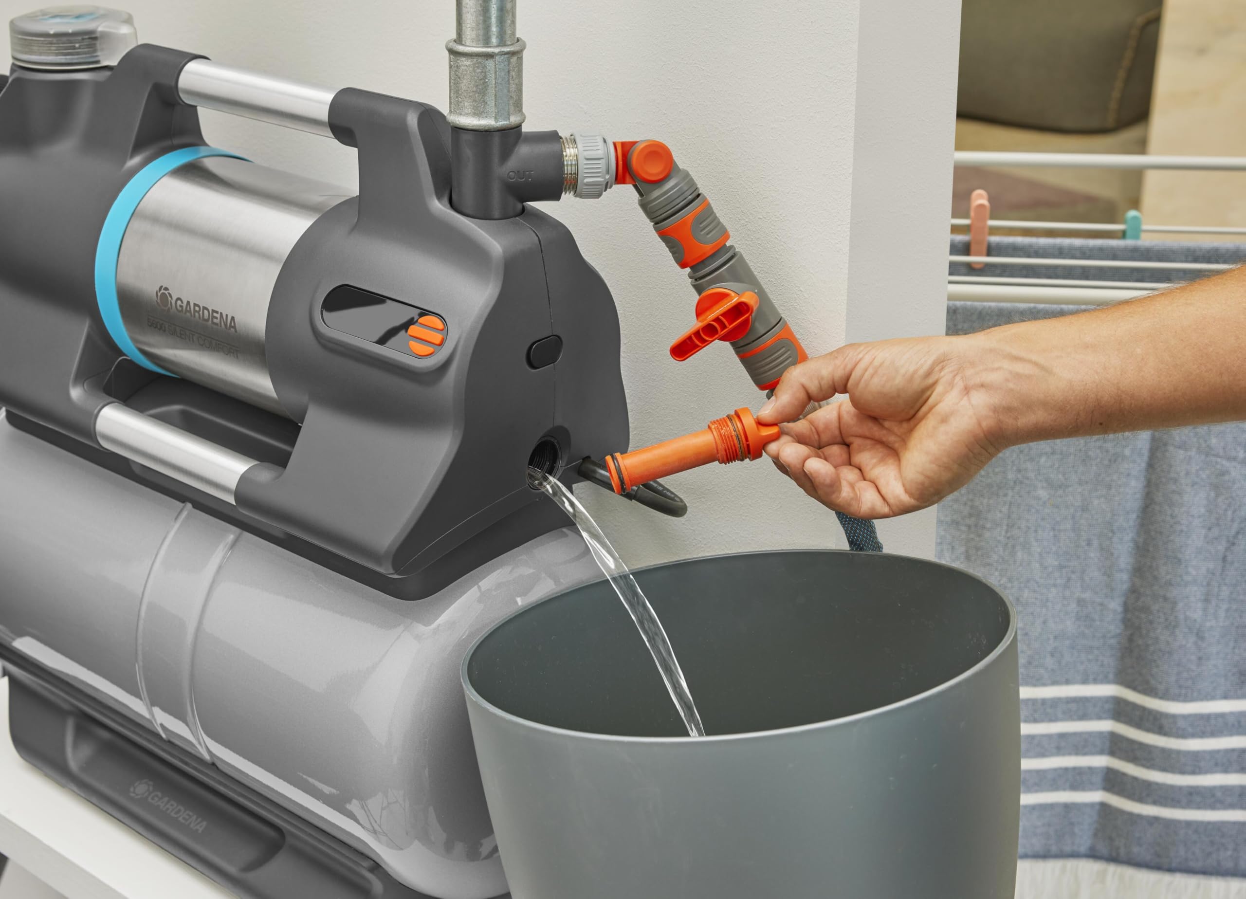 Gardena Autoclave 6300 SilentComfort: pompa con serbatoio d’acqua di 25 l e filtro integrato, portata 6300 l/h, protezione da funzionamento a secco, molto silenziosa, con app Bluetooth (9068-20)