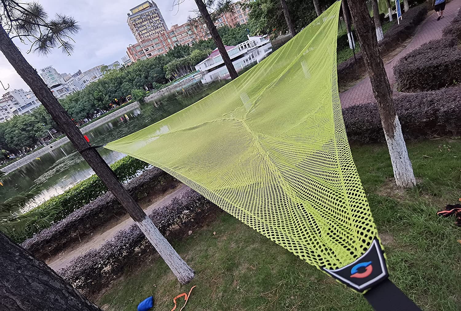 Découvrez L'Aventure Ultime avec Notre hamac de Camping aérien révolutionnaire (380cm) pour Plusieurs Personnes : Matelas Triangulaire, Suspension 3 Points pour cabanes-Black||280CM
