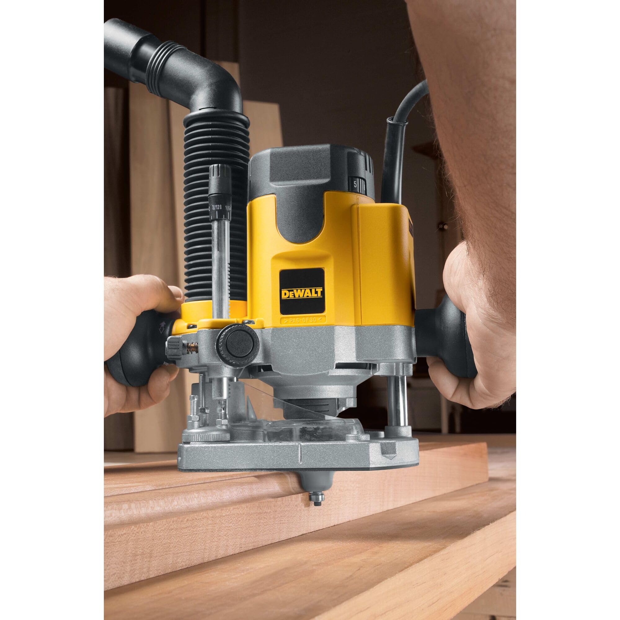 DeWalt Frezarka górnowrzecionowa (1,100 W, pełna elektronika falista ze stałą prędkością, prowadzeniem kosza frezującego, łagodny rozruch, blokada wrzeciona, precyzyjna regulacja, w zestawie TSTAK Box VI i akcesoria) DW621KT