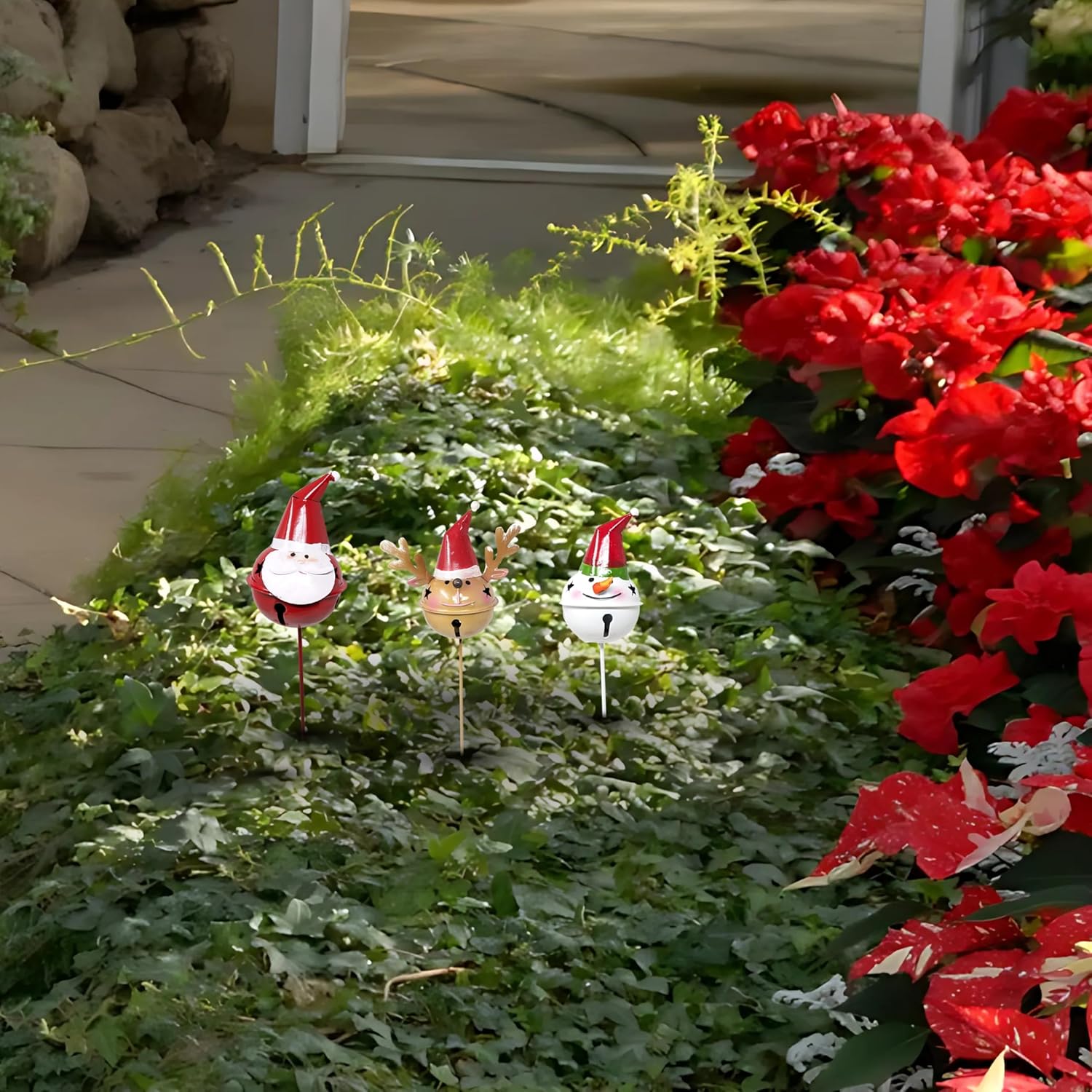 Christmas Metal Garden Stakes 3-Piece Set – Vintage Style Snowman, Reindeer & Santa Outdoor Yard Decorations, Hand-Painted Rustic Winter Lawn Porch Patio Decor for Home & Garden Lovers