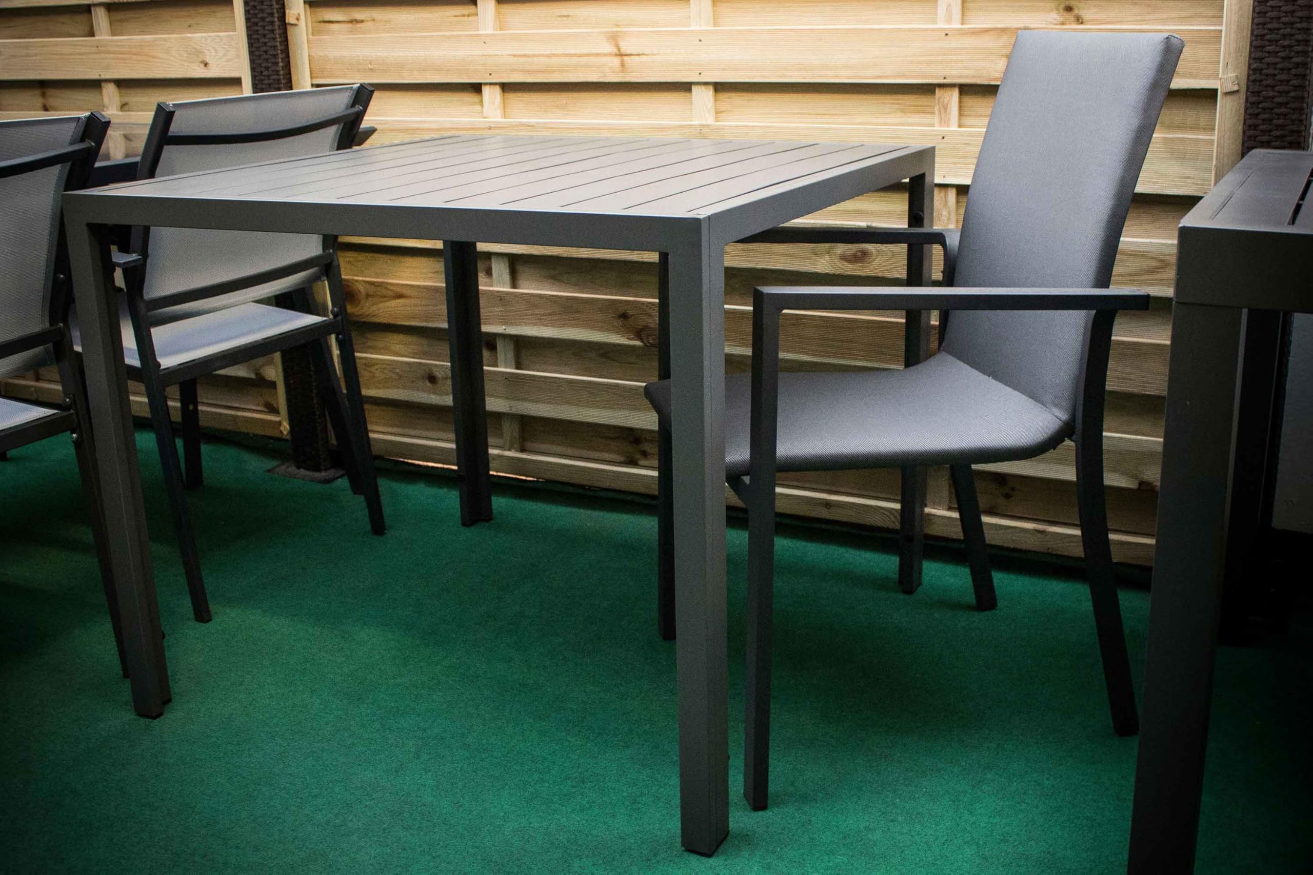 AVANTI TRENDSTORE Copiano - Tavolo da esterno in alluminio di colore antracite, perfetto come tavolo da pranzo all'aperto. Misure: 90x75x90 cm