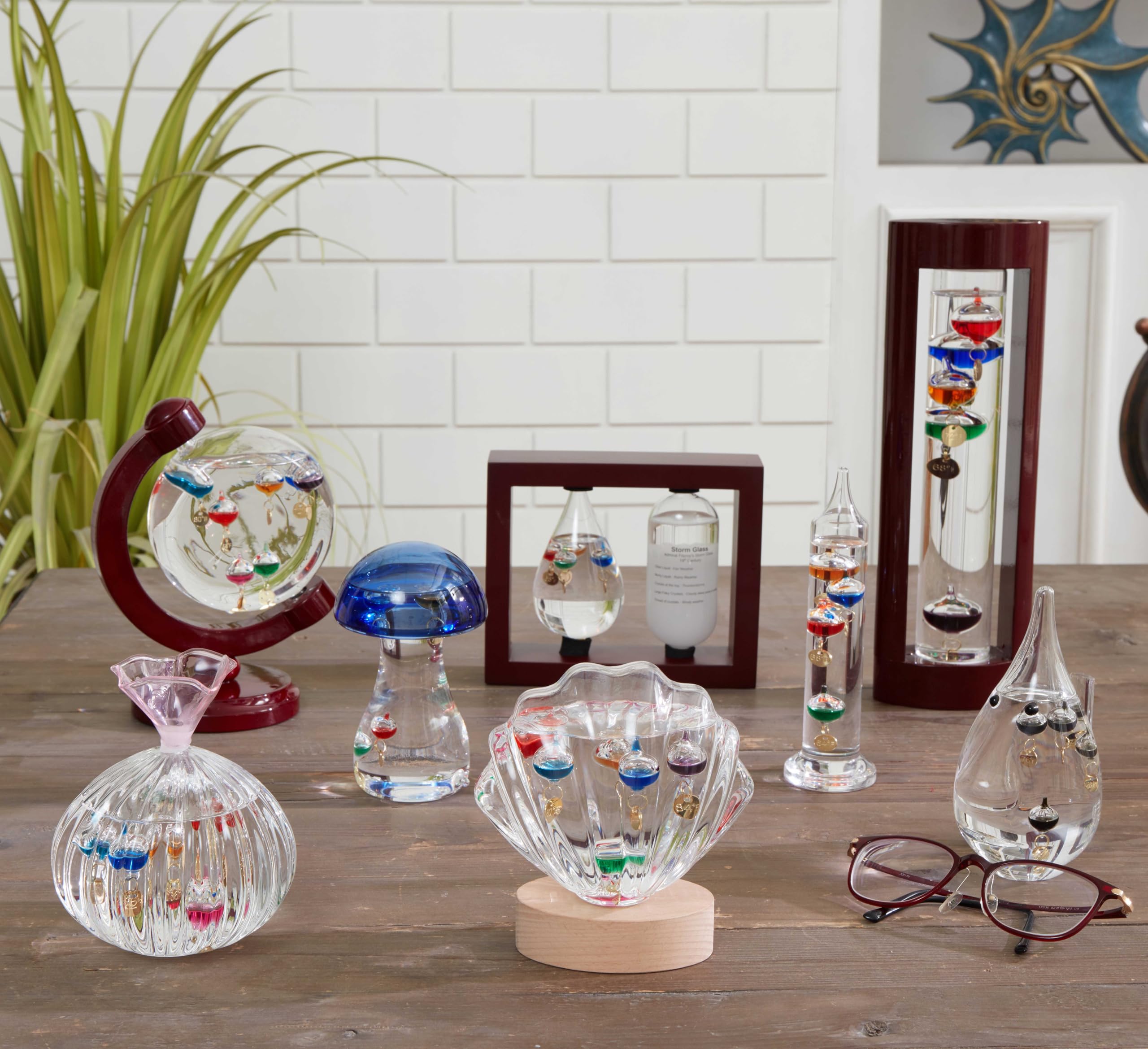 Galileo-Thermometer mit Holzrahmen und 5 farbigen Kugeln von 64ºF bis 80ºF, Galileo-Thermometer, wunderschönes Geschenk für Familie oder Freunde, Geschenk für Zuhause, Büro, Innen- und Außendekoration