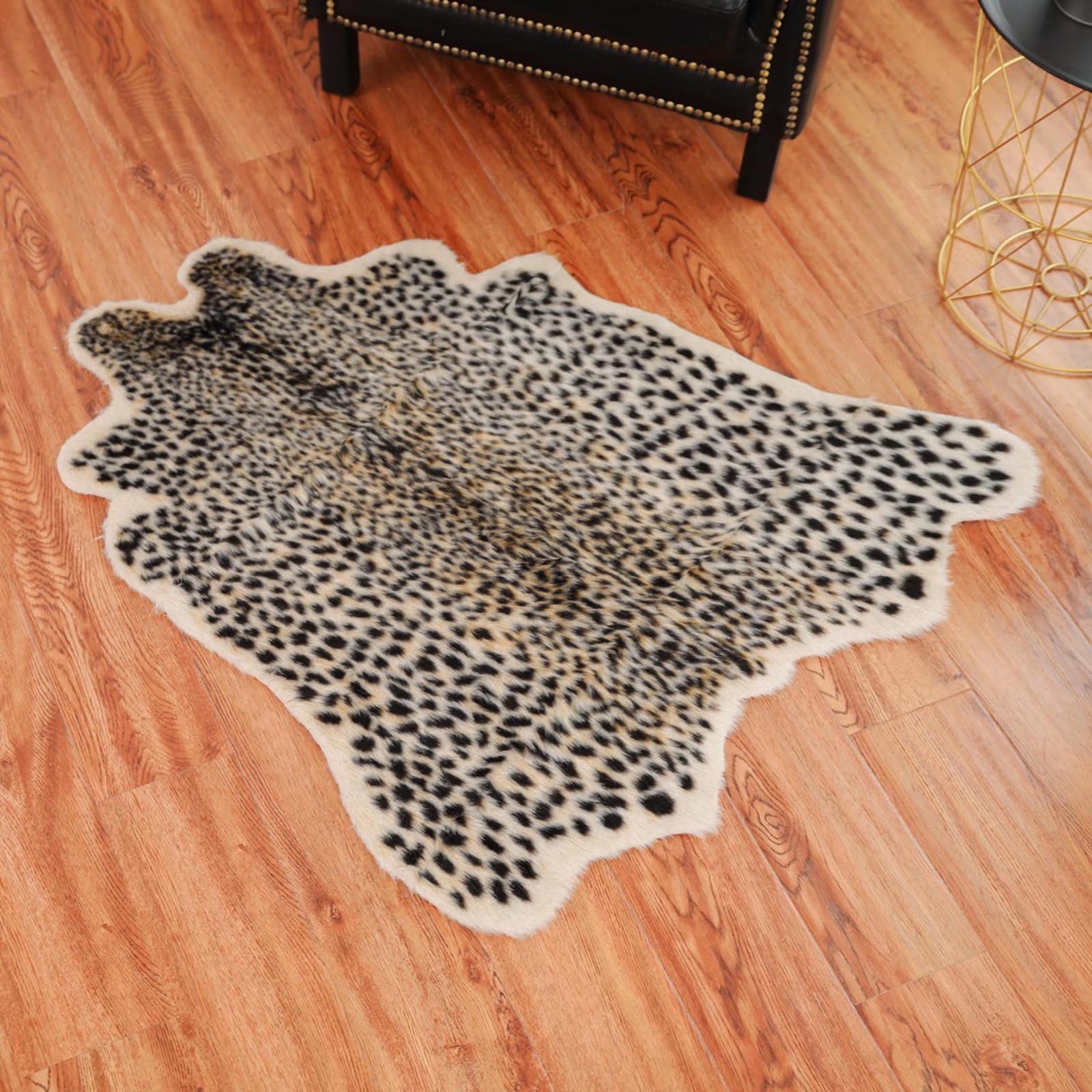 Grand tapis en cuir synthétique motif léopard Noir/marron 152 x 200 cm