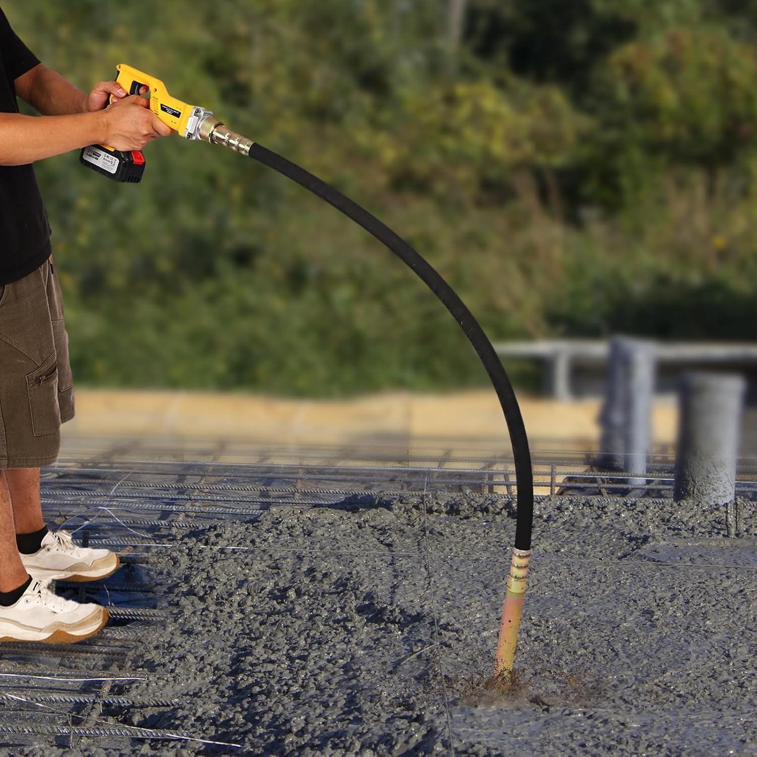 Vibrateur à béton sans fil pour éviter les fissures de construction
