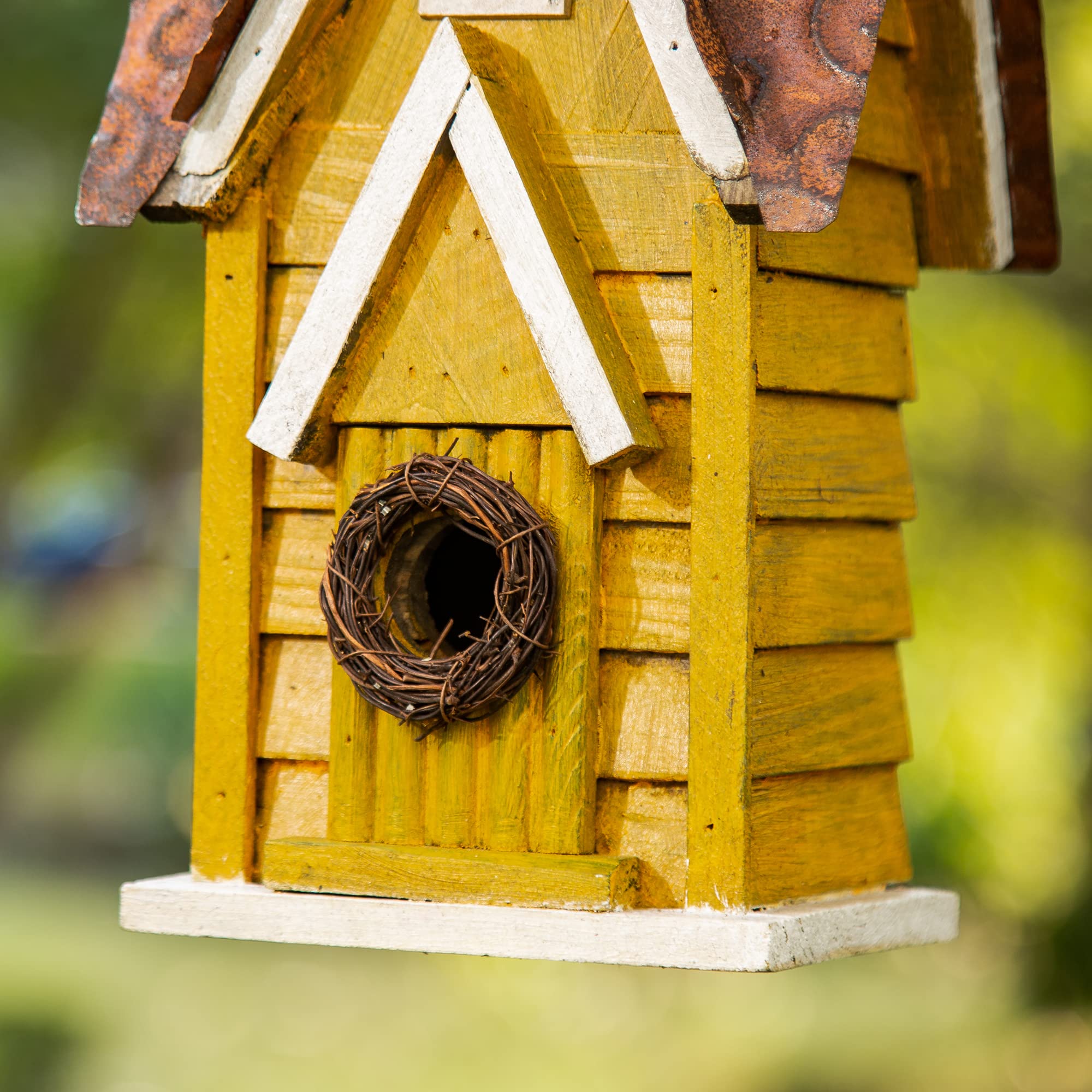 Glitzhome GH90085 - Casa de pájaros Colgante de Madera Envejecida para jardín, Color Amarillo