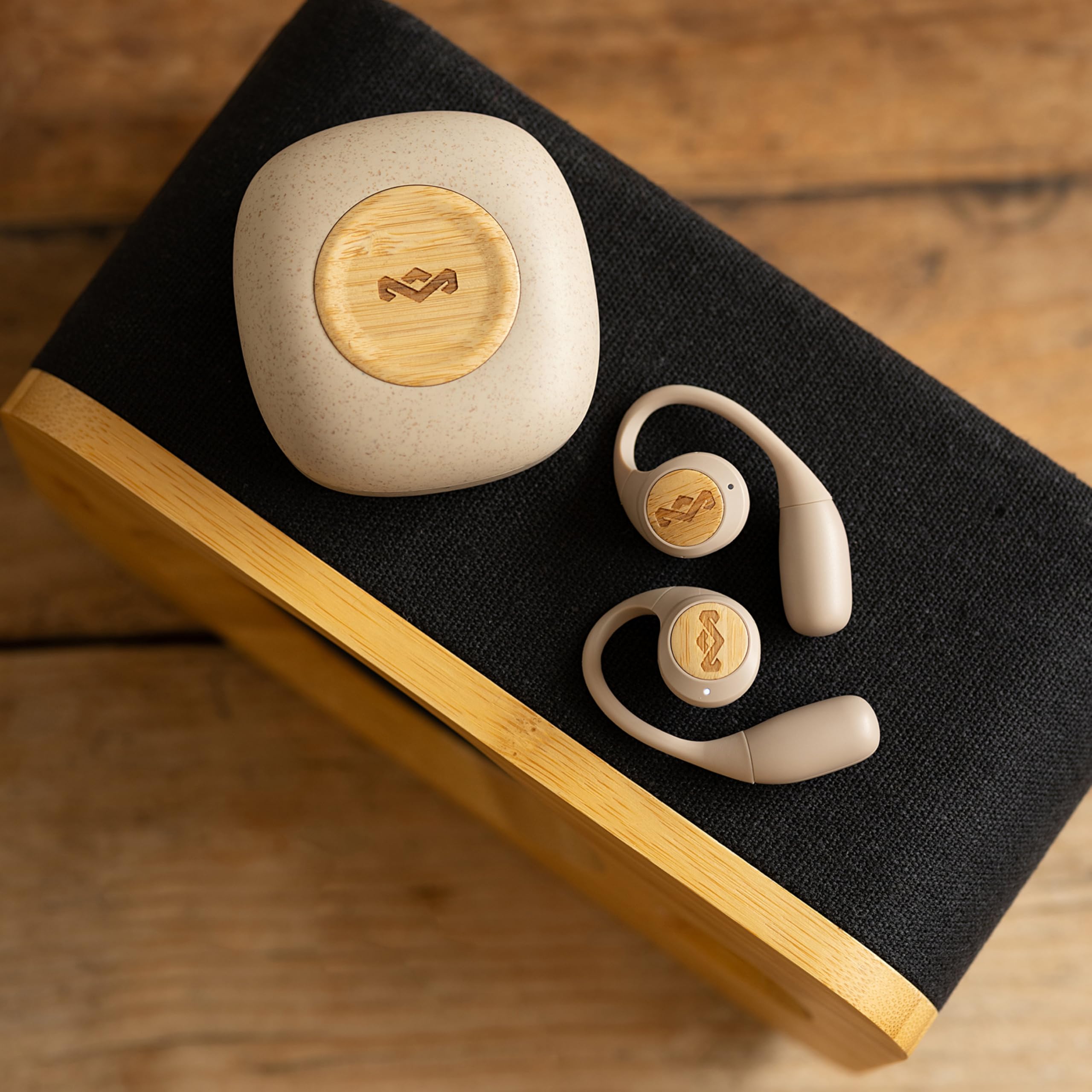 House of Marley Liberate Auriculares de Oído Abierto Bluetooth - Crema | Auriculares Abiertos con Micrófono Integrado, 20 Horas de Reproducción, Estuche de Carga USB-C, Materiales Sostenibles
